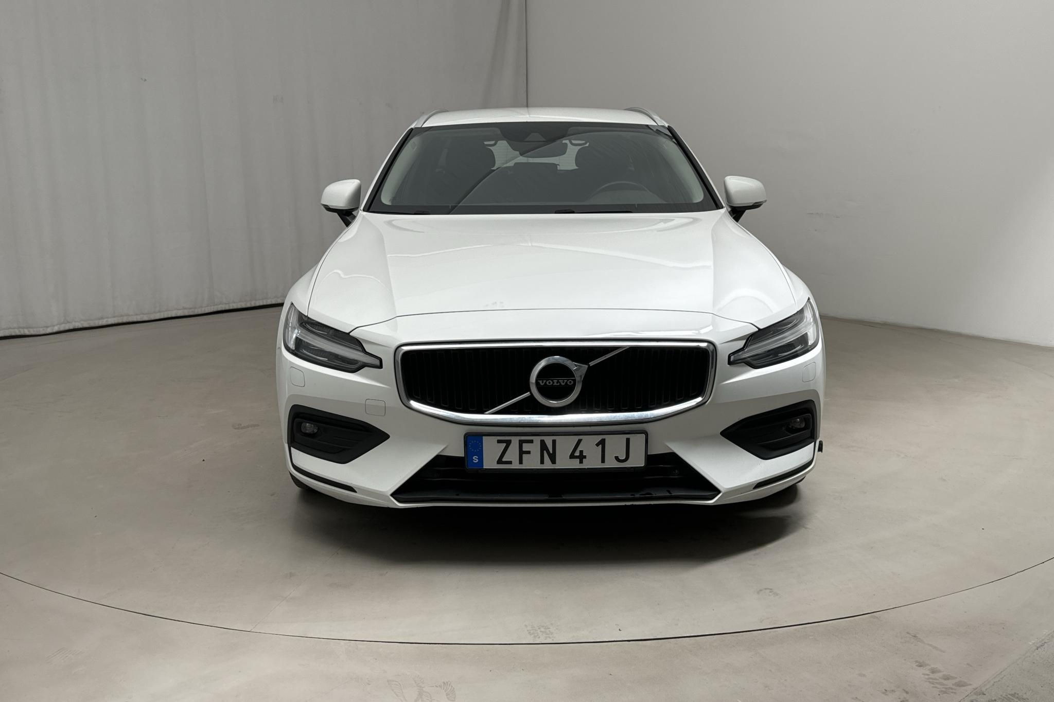 Volvo V60 B4 Mildhybrid, Diesel (197hk) - 9 828 mil - Automat - vit - 2021