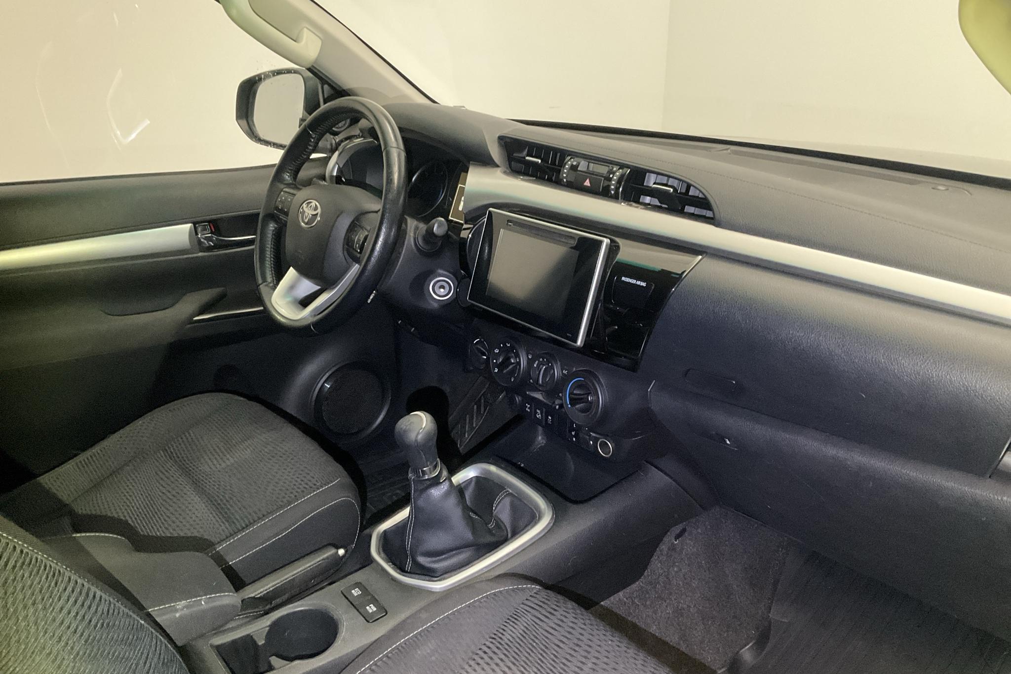 Toyota Hilux 2.4 D 4WD (150hk) - 193 330 km - Manualna - Dark Grey - 2016