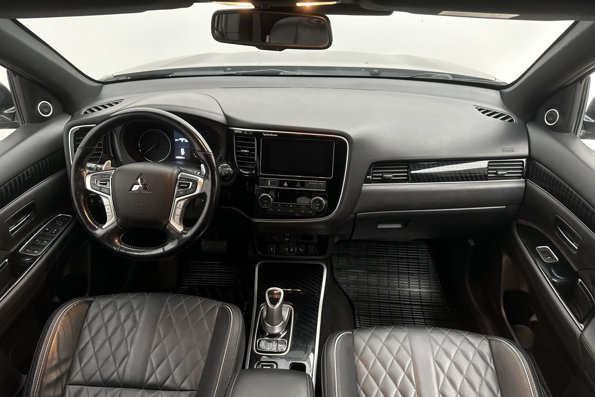 Mitsubishi Outlander 2.4 Plug-in Hybrid 4WD (136hk) - 148 890 km - Automatyczna - brązowy - 2019