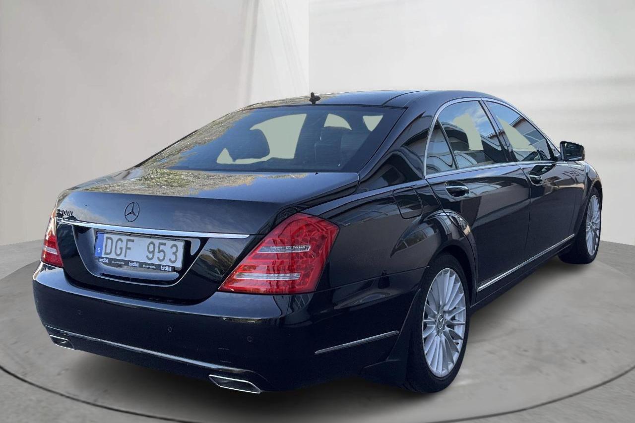 Mercedes S 400 Blue Hybrid W221 (279hk) - 11 576 mil - Automat - svart - 2010