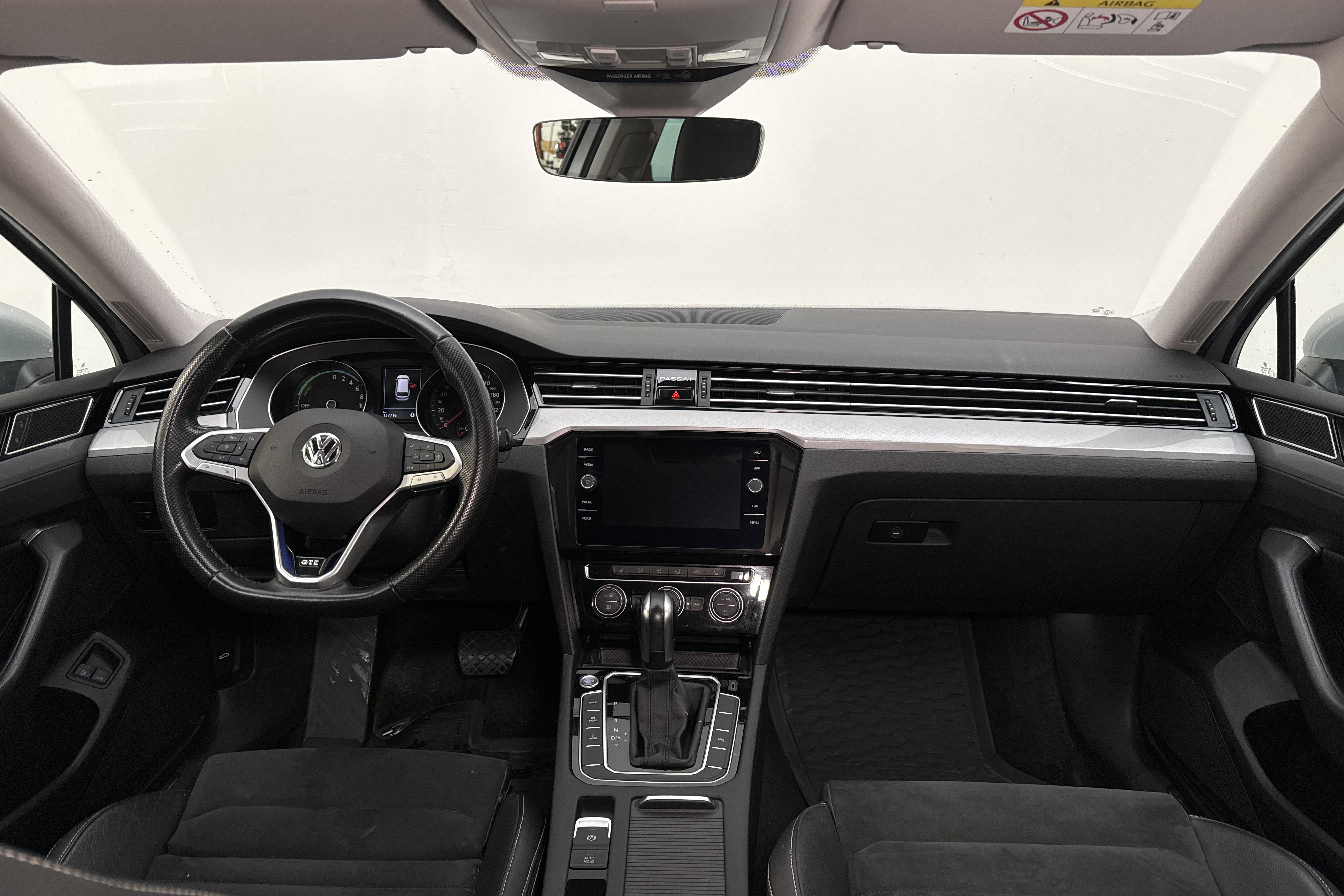 VW Passat 1.4 GTE Sportscombi (218hk) - 137 710 km - Automatyczna - srebro - 2020