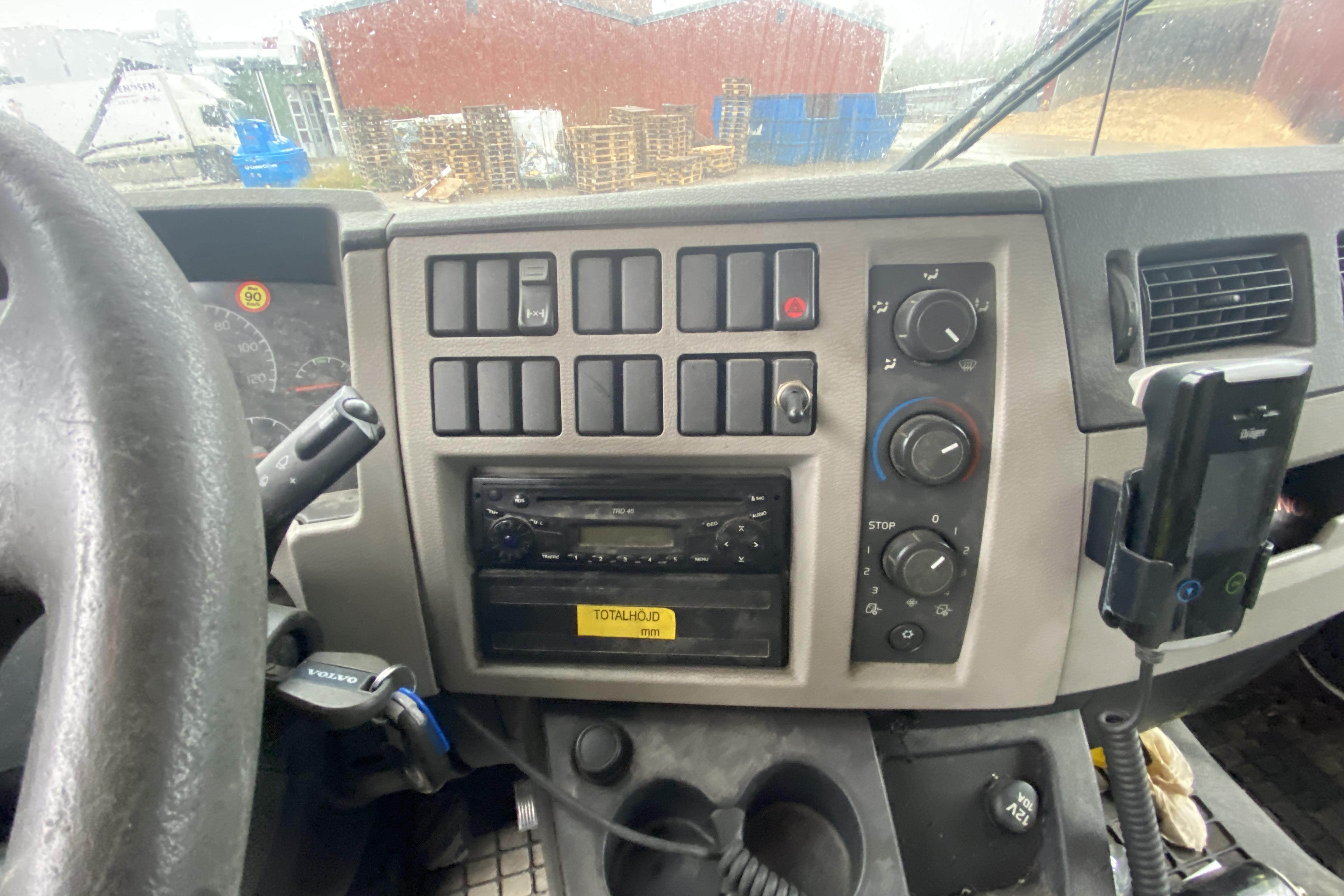 Volvo FL240 - 362 430 km - Manuell - vit - 2007