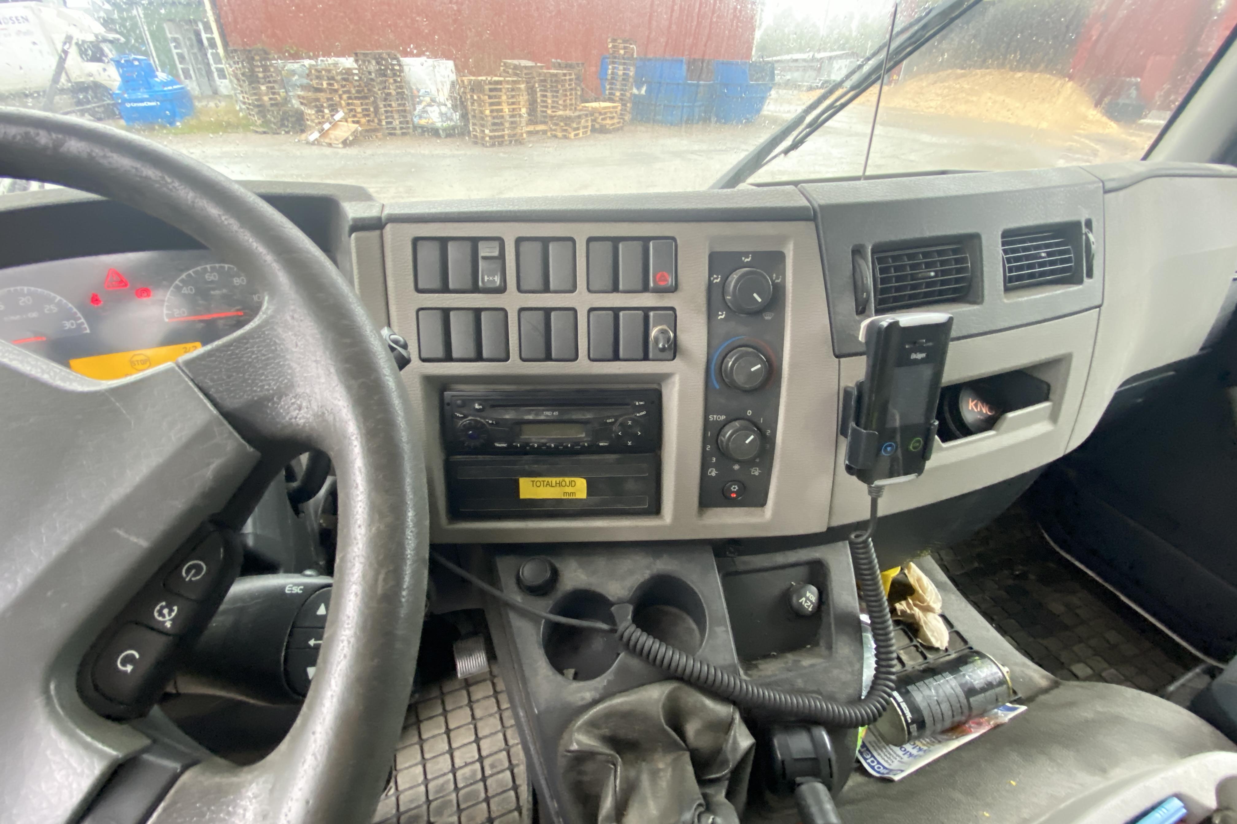 Volvo FL240 - 362 430 km - Käsitsi - valge - 2007