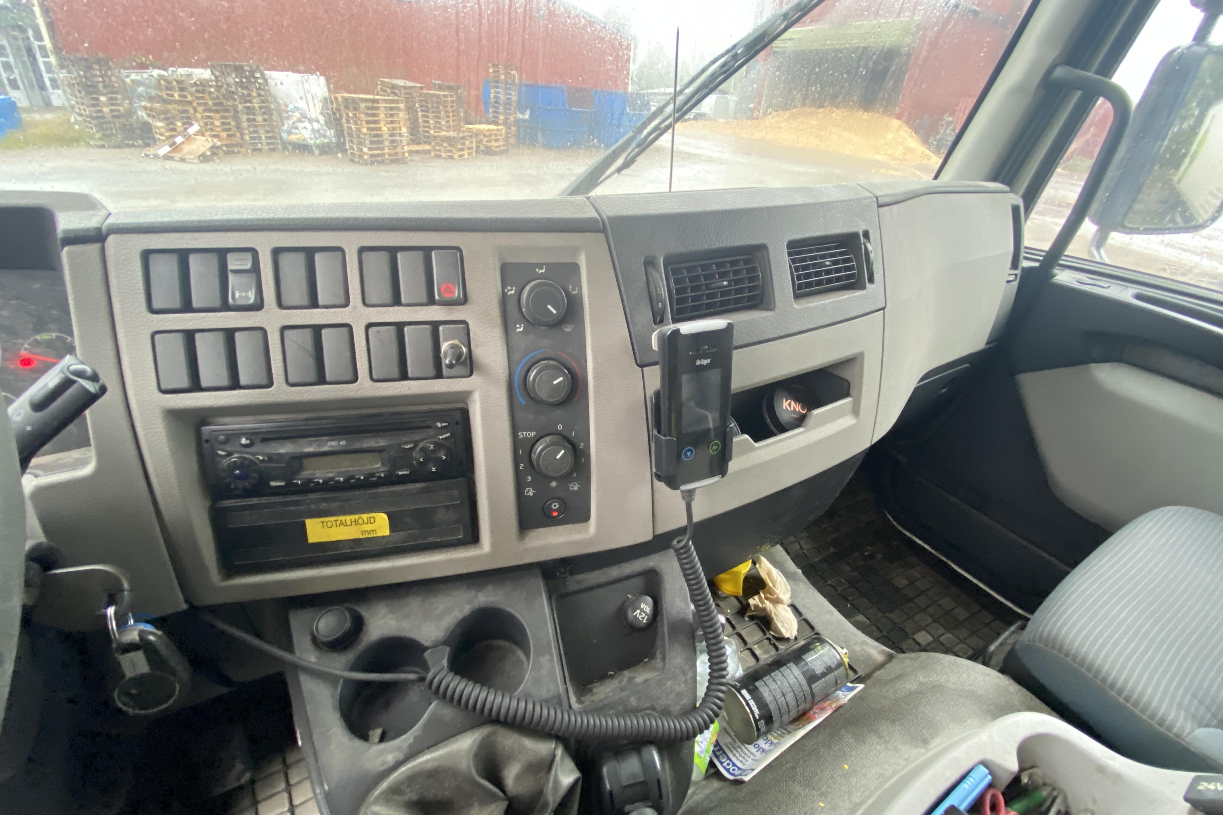 Volvo FL240 - 362 430 km - Manual - white - 2007