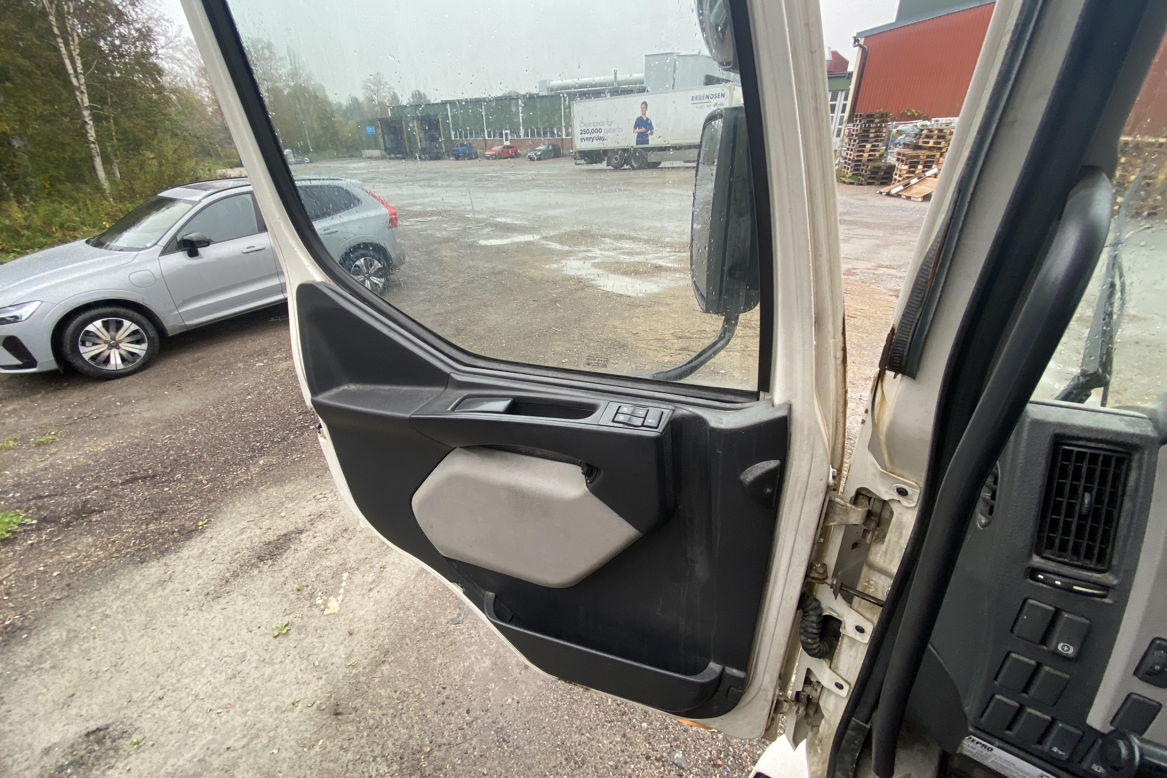 Volvo FL240 - 362 430 km - Manuell - vit - 2007