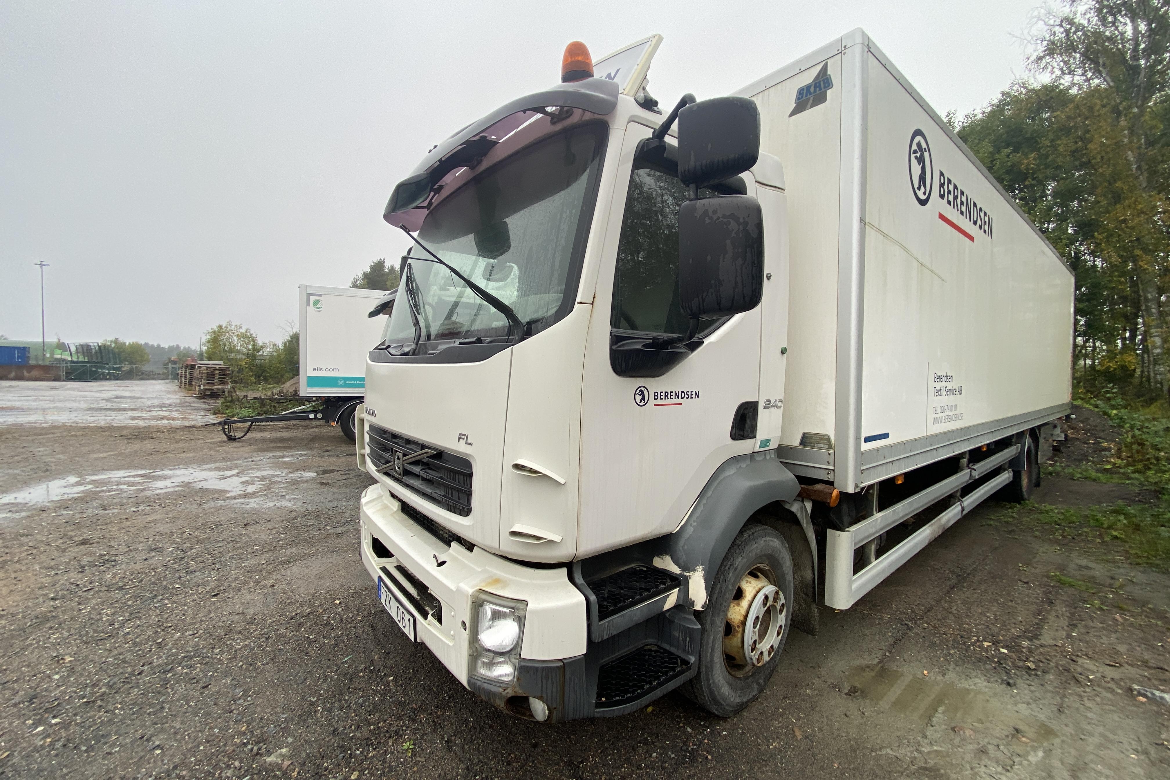 Volvo FL240 - 362 430 km - Käsitsi - valge - 2007