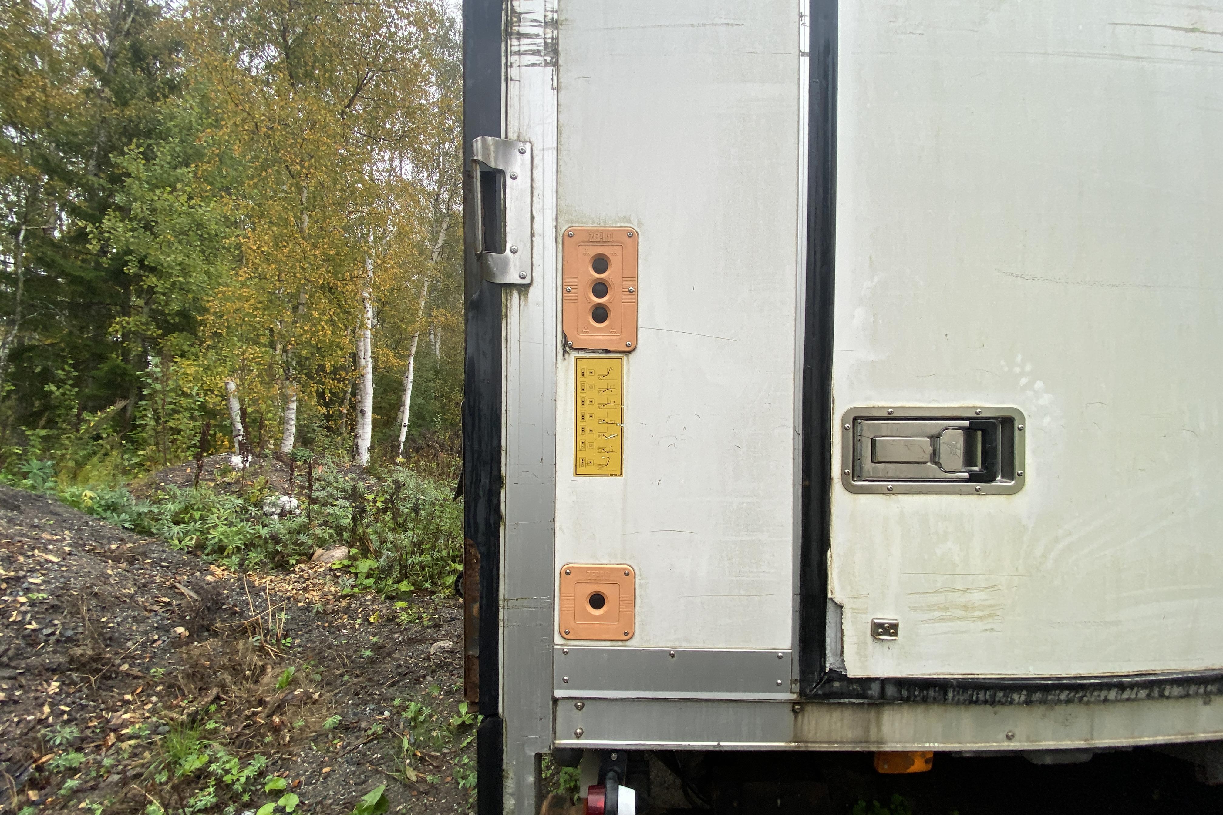 Volvo FL240 - 362 430 km - Käsitsi - valge - 2007