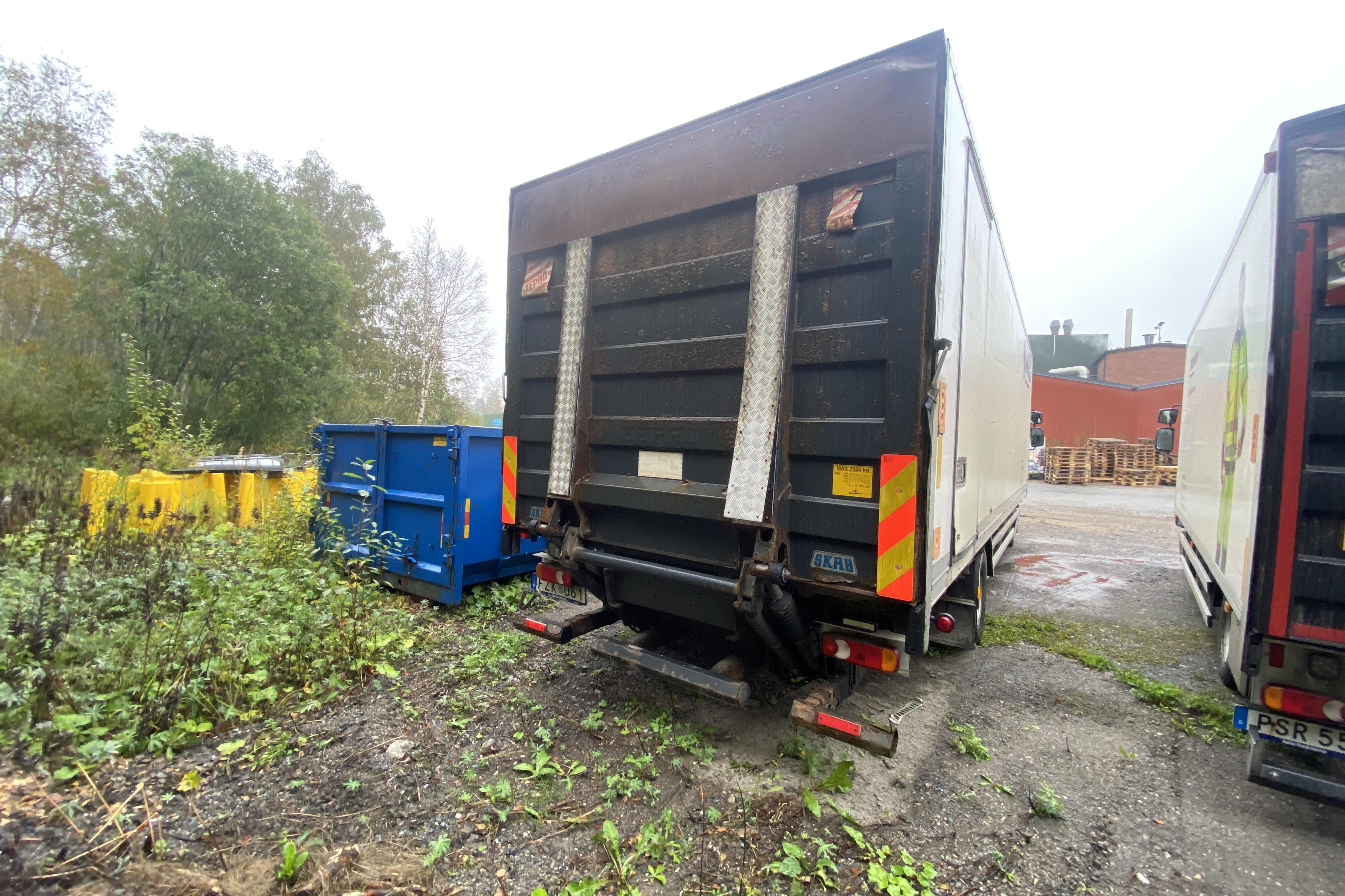 Volvo FL240 - 362 430 km - Käsitsi - valge - 2007