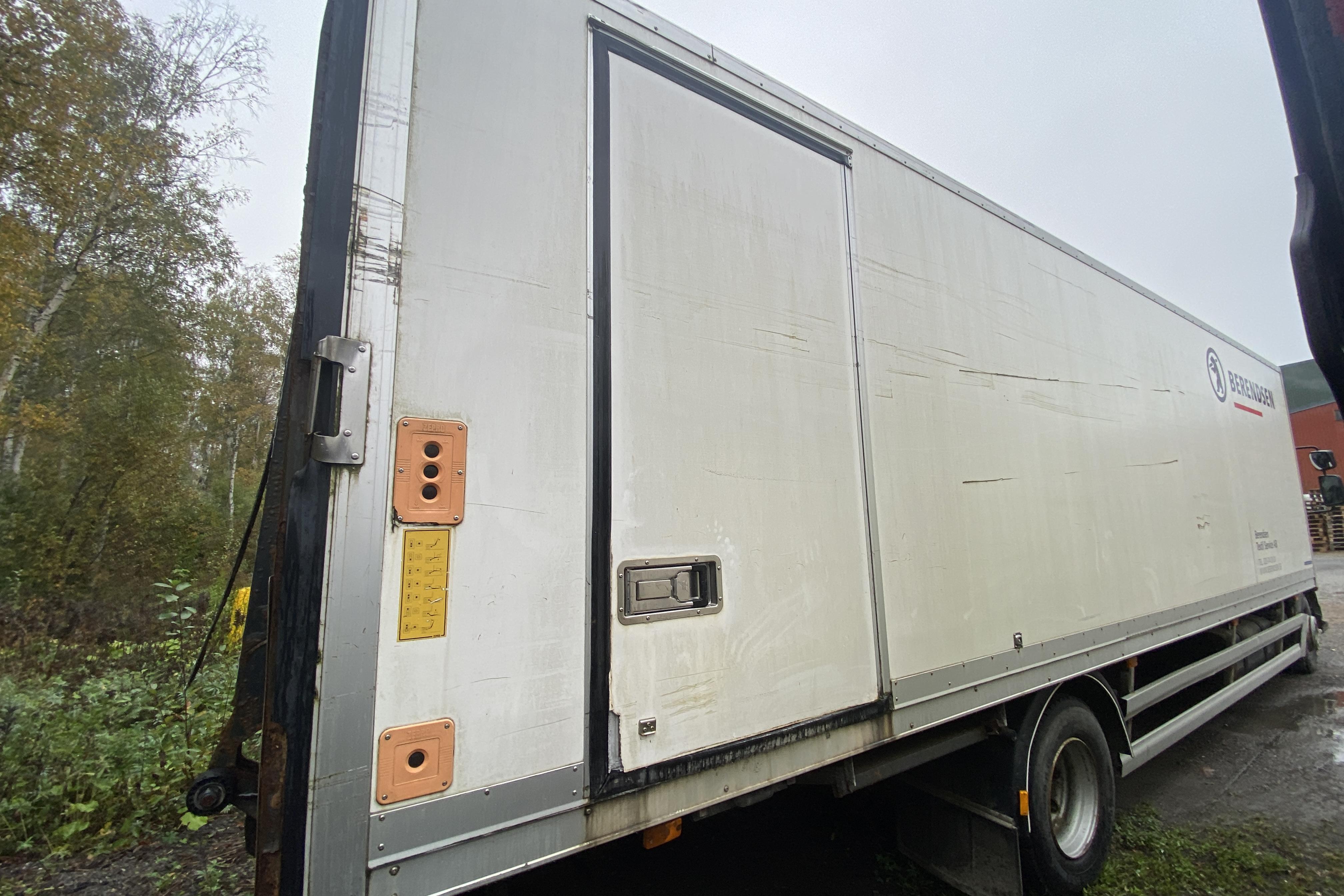 Volvo FL240 - 362 430 km - Manuell - vit - 2007