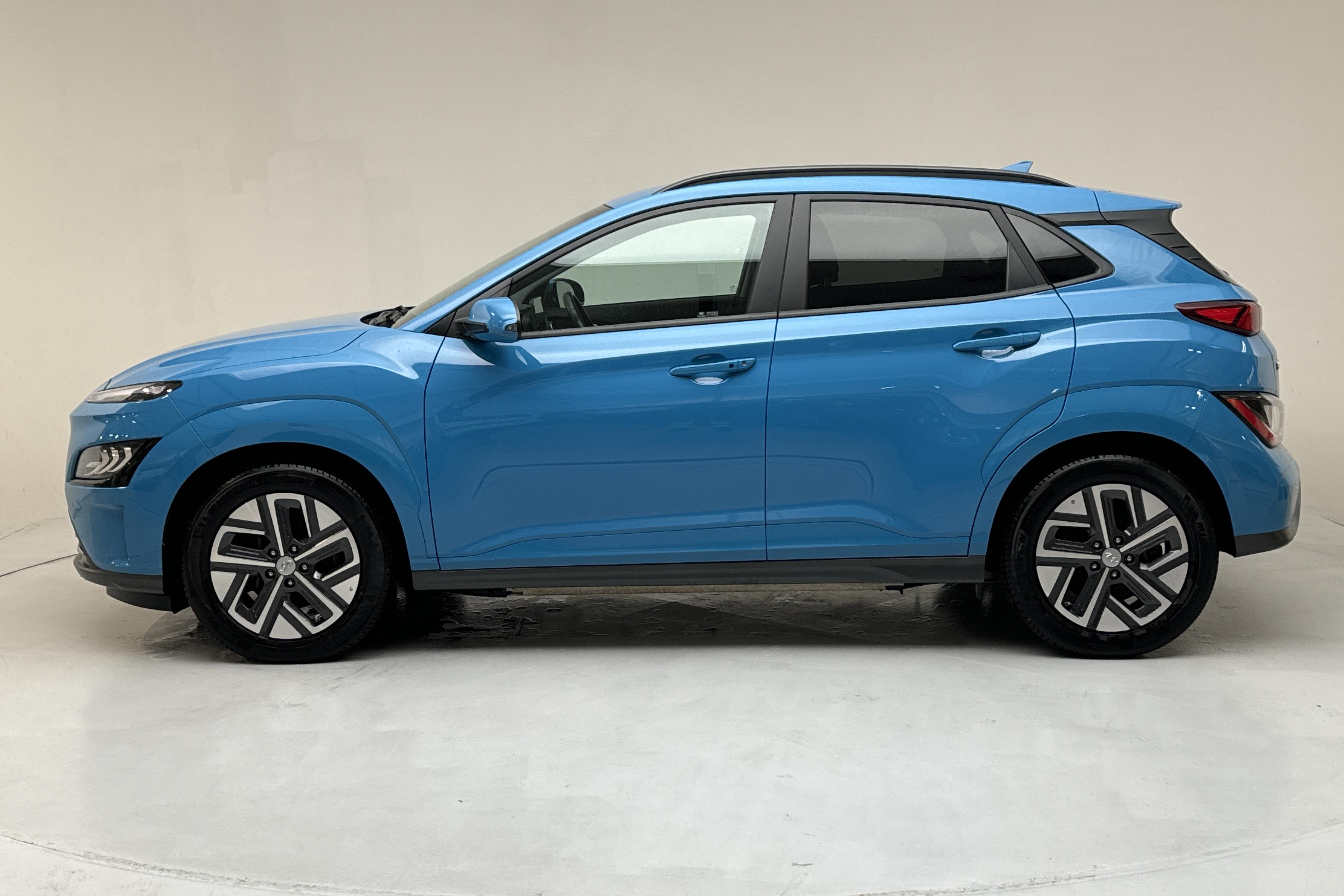 Hyundai Kona Electric Standard Range 39kWh (136hk) - 46 830 km - Automaatne - sinine - 2021