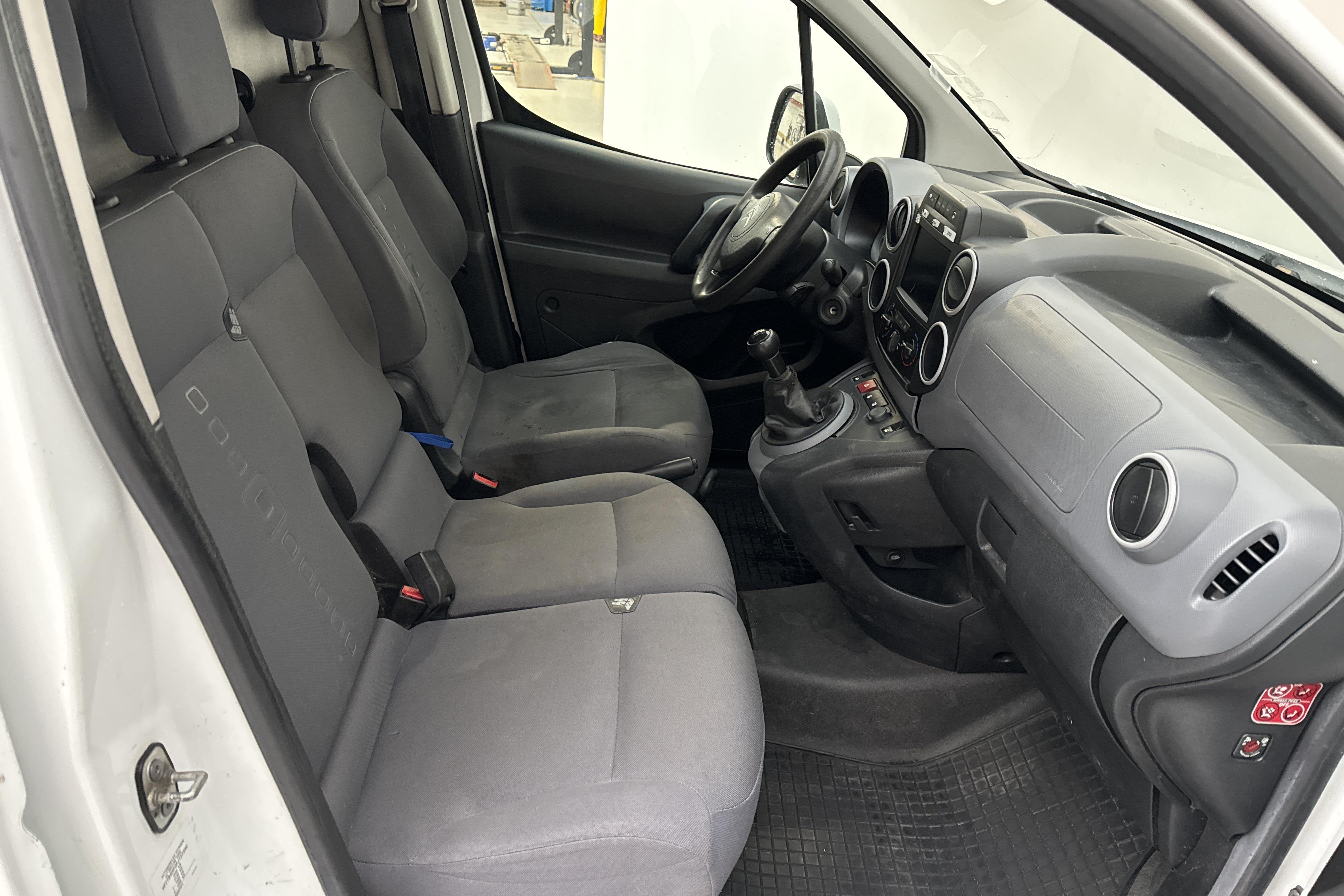 Citroen Berlingo III 1.6 HDi Skåp (90hk) - 130 210 km - Manualna - biały - 2015