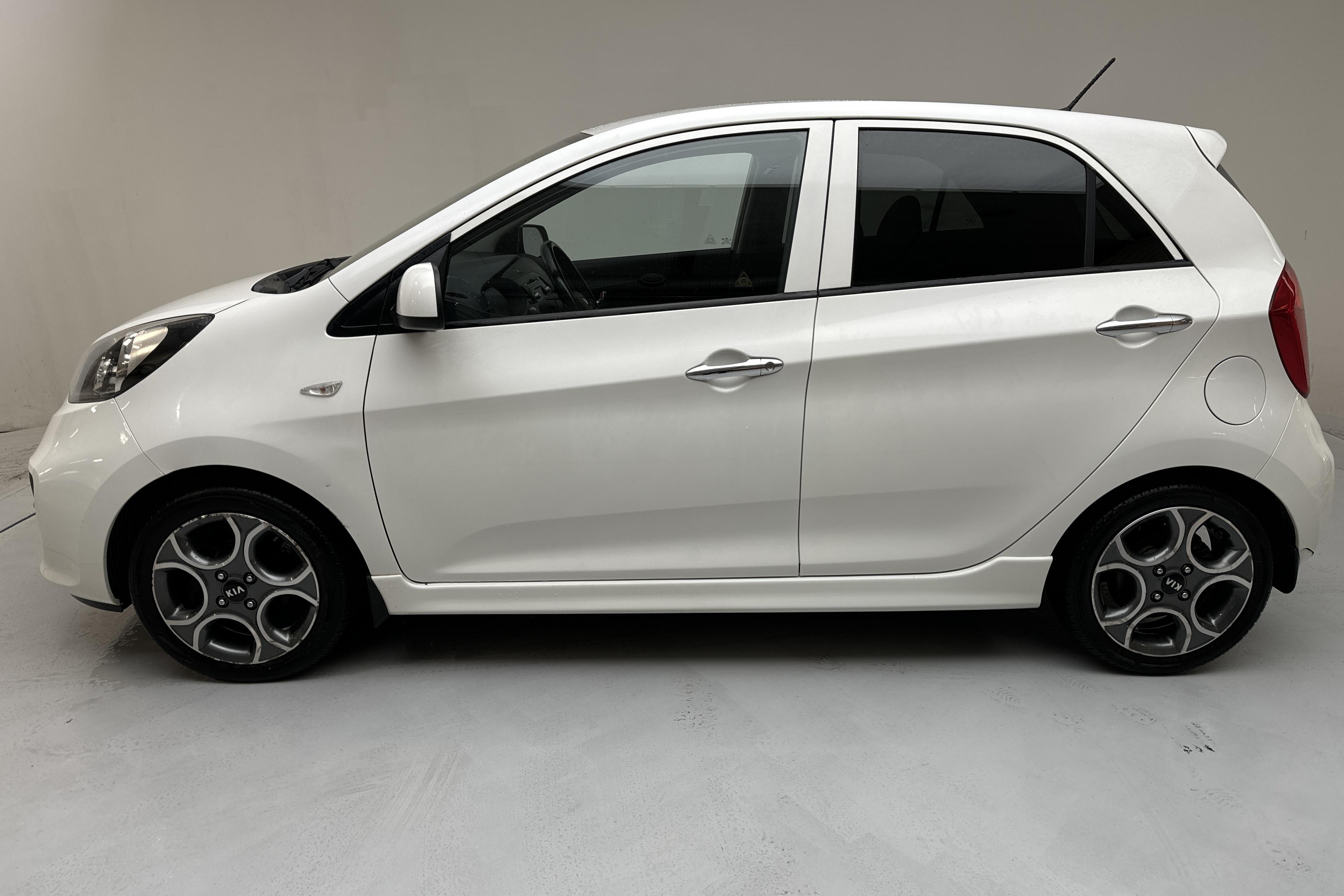 KIA Picanto 1.0 5dr (69hk) - 160 110 km - Manuaalinen - valkoinen - 2015