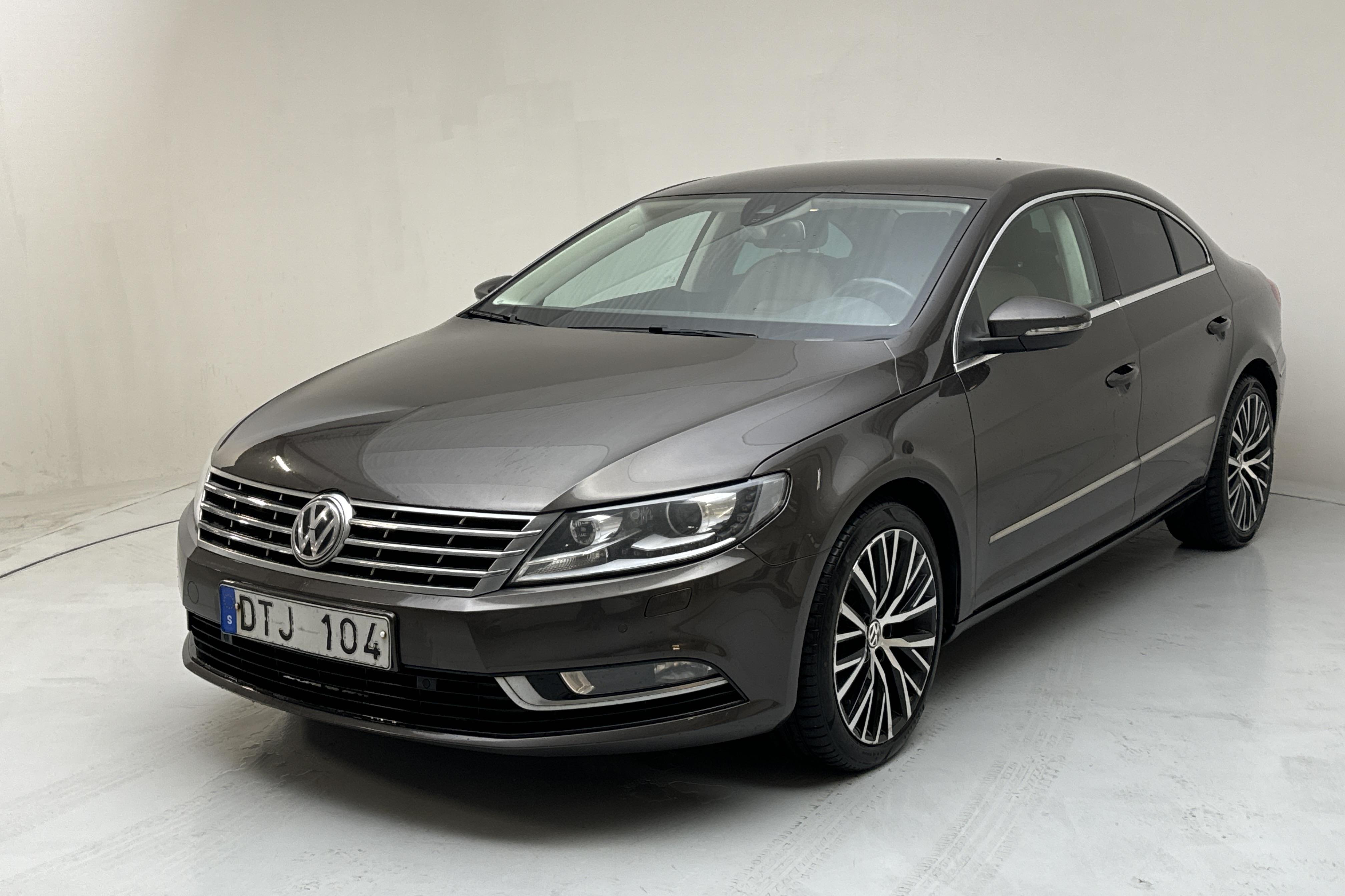 VW CC 2.0 TDI BlueMotion Technology (170hk) - 257 720 km - Automaattinen - Dark Brown - 2012