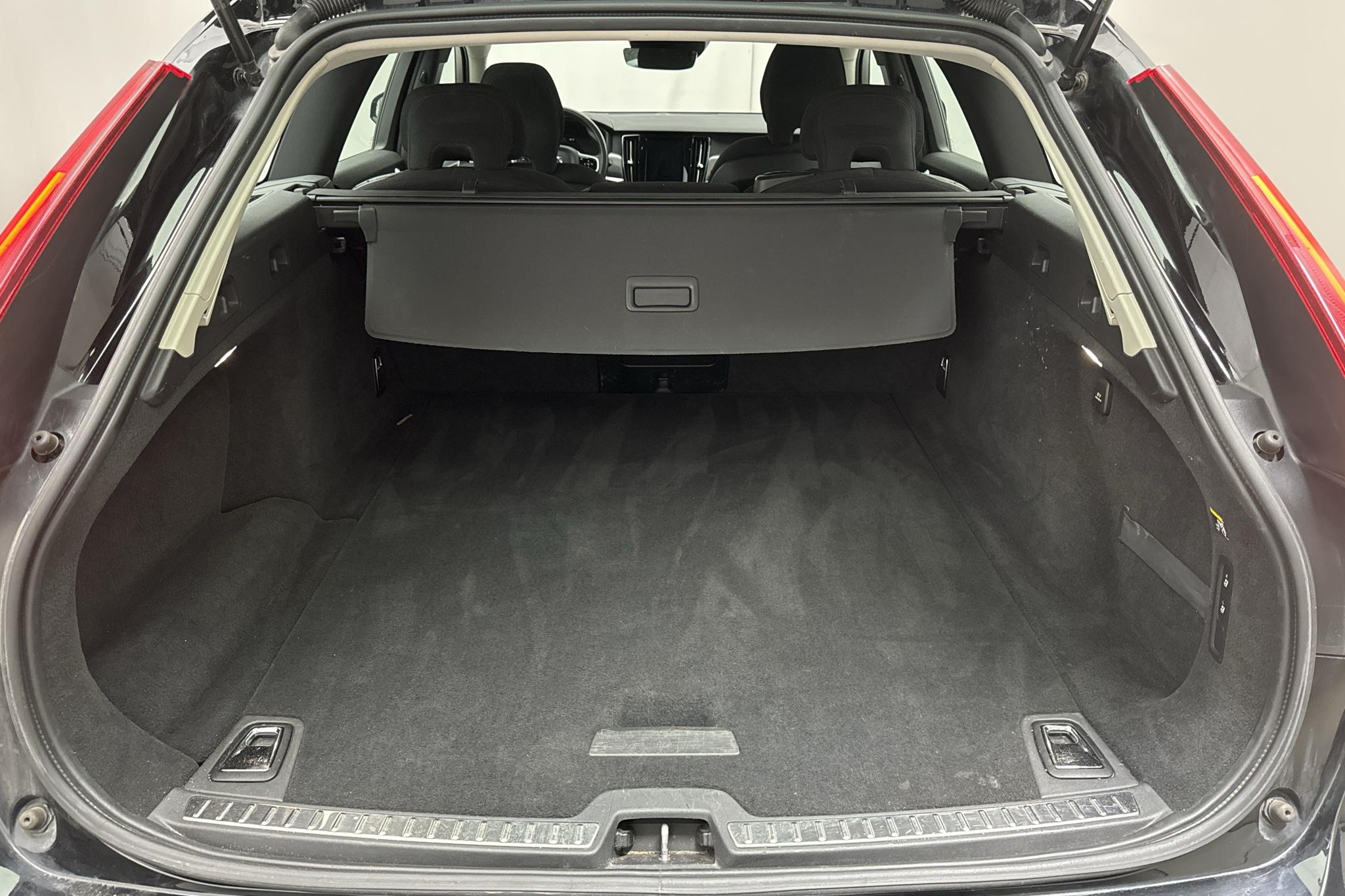 Volvo V90 D3 AWD (150hk) - 133 560 km - Automatyczna - czarny - 2019