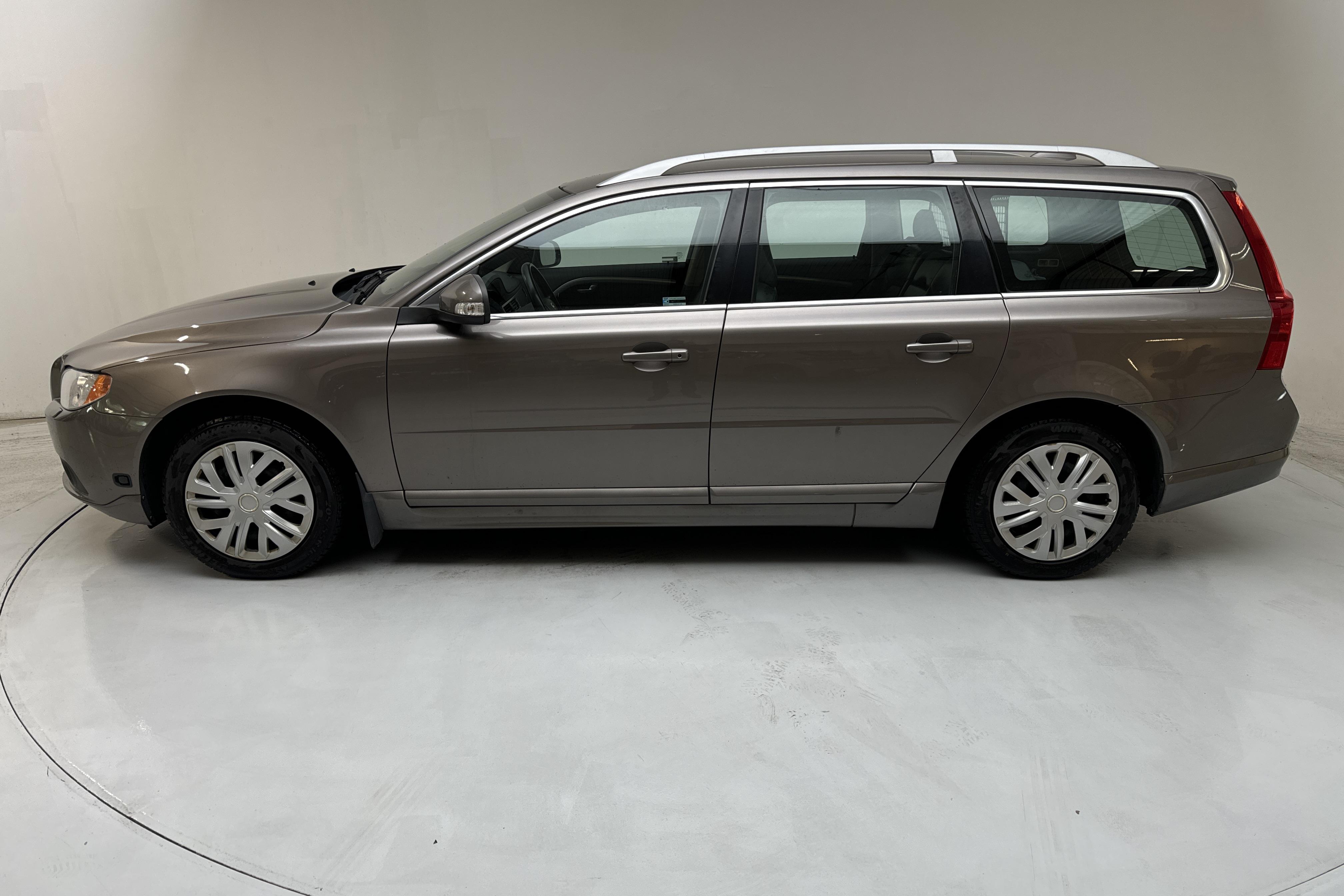 Volvo V70 II 2.0F (145hk) - 273 580 km - Käsitsi - hall - 2008