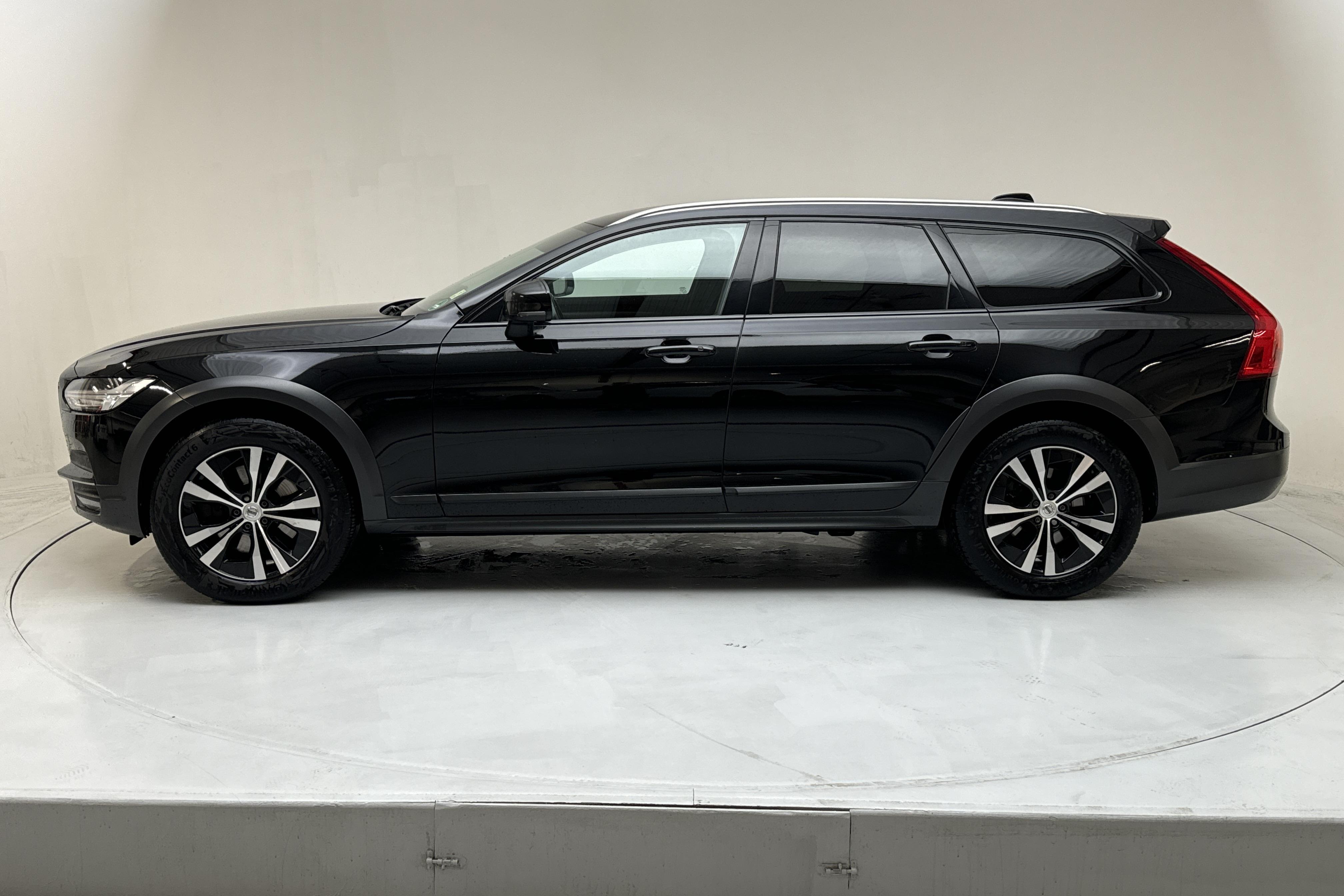 Volvo V90 D4 Cross Country AWD (190hk) - 146 450 km - Automaatne - must - 2020