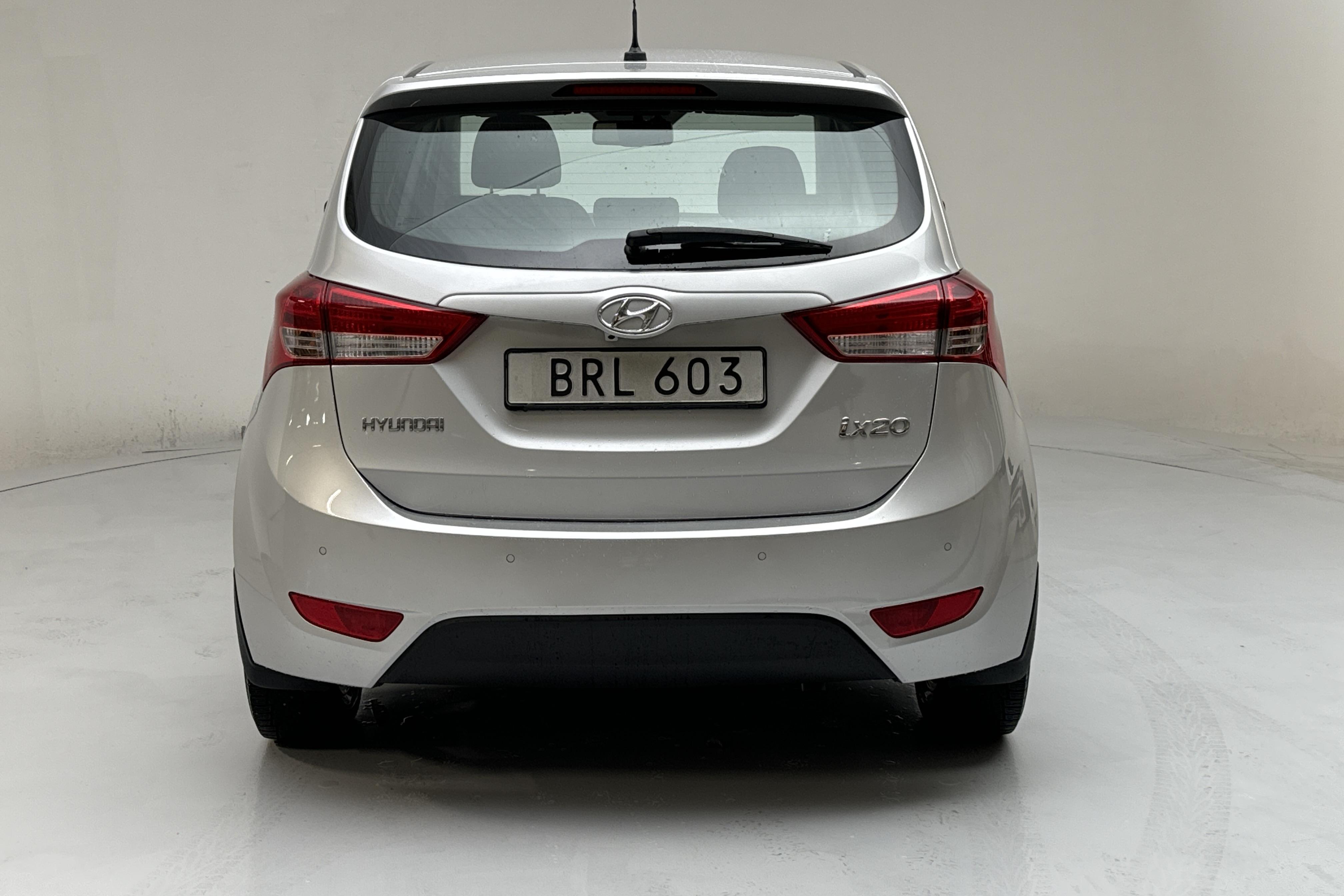 Hyundai ix20 1.6 (125hk) - 41 210 km - Automaatne - hõbe - 2014