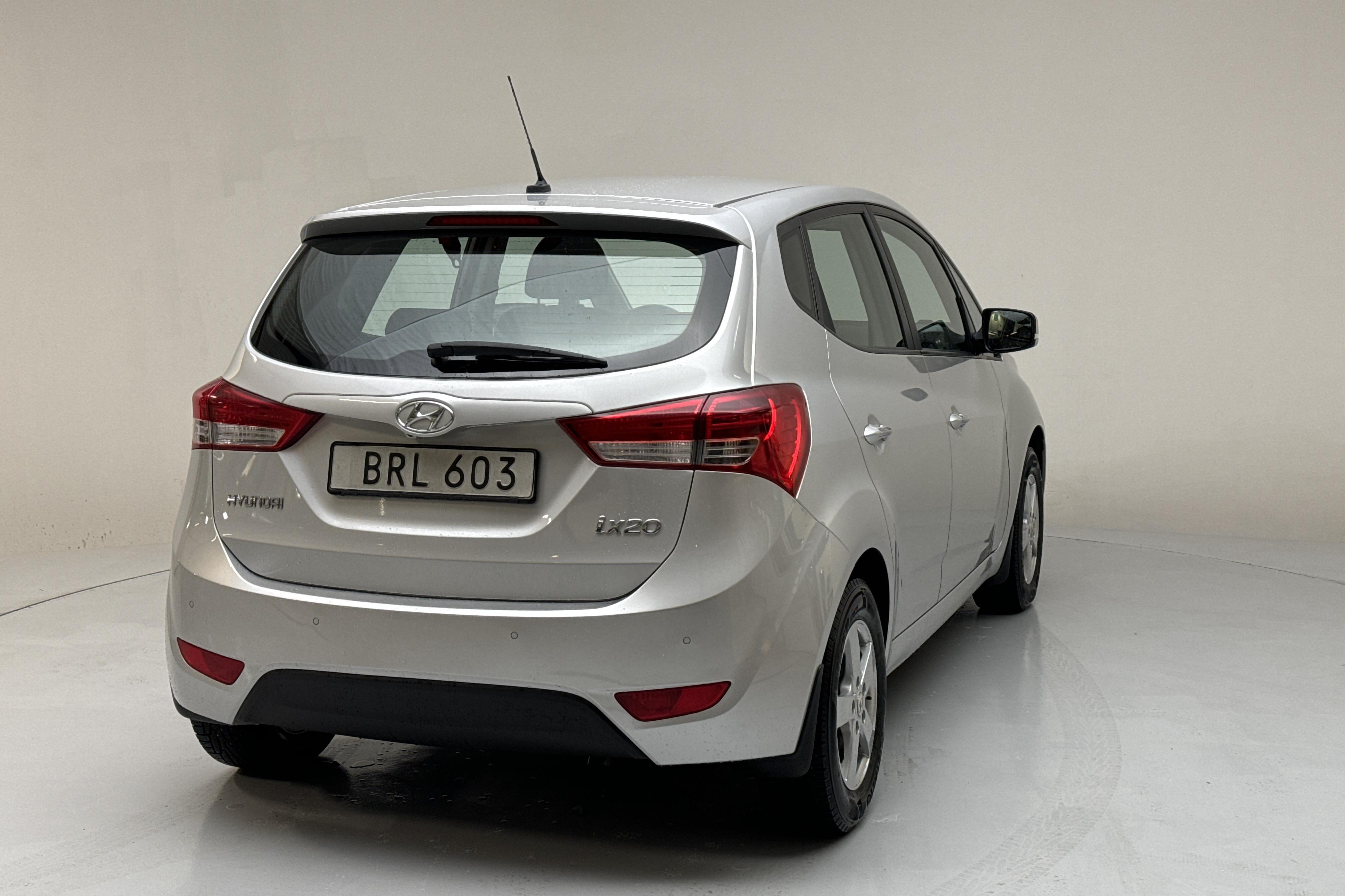 Hyundai ix20 1.6 (125hk) - 4 121 mil - Automat - silver - 2014