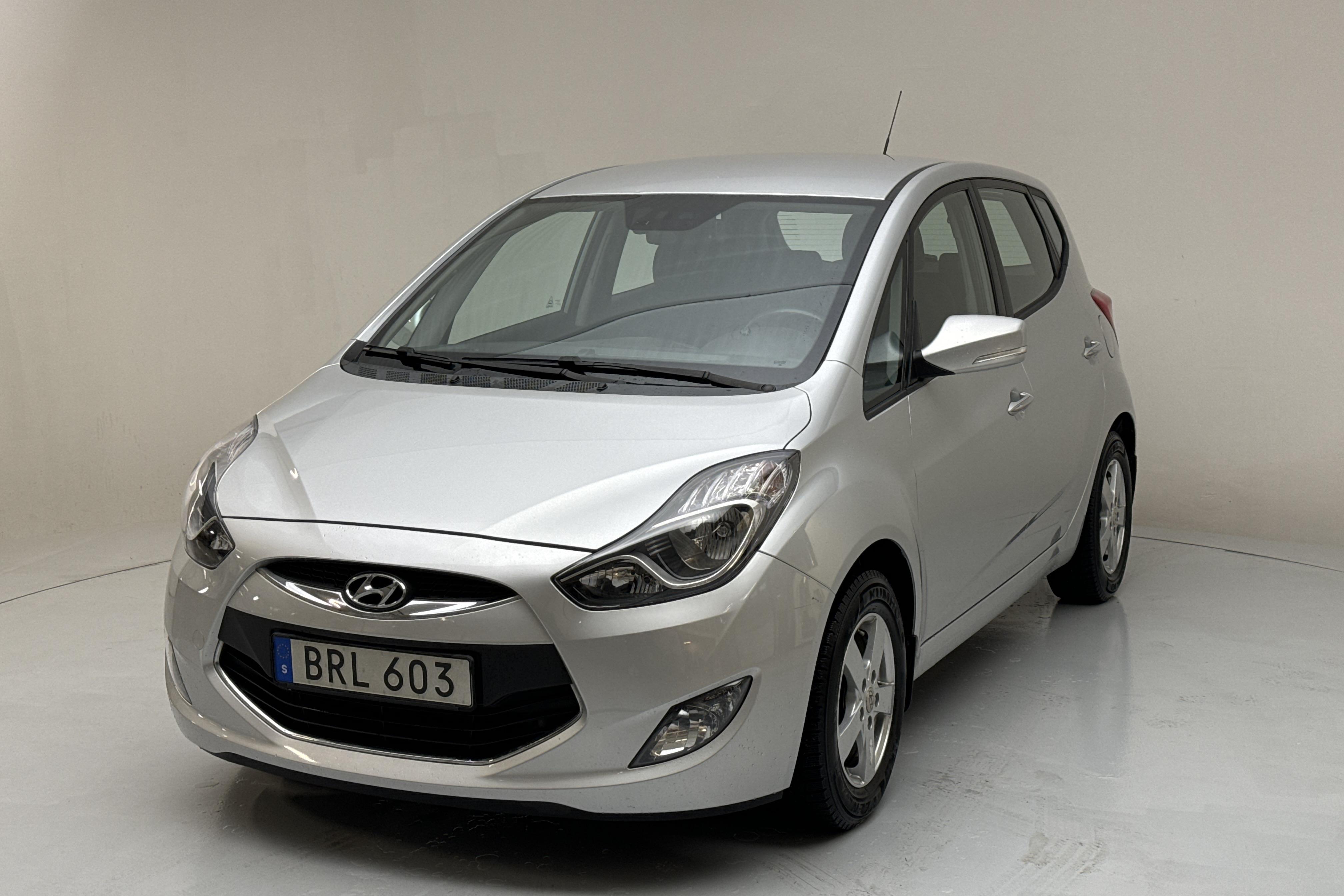 Hyundai ix20 1.6 (125hk) - 41 210 km - Automaatne - hõbe - 2014