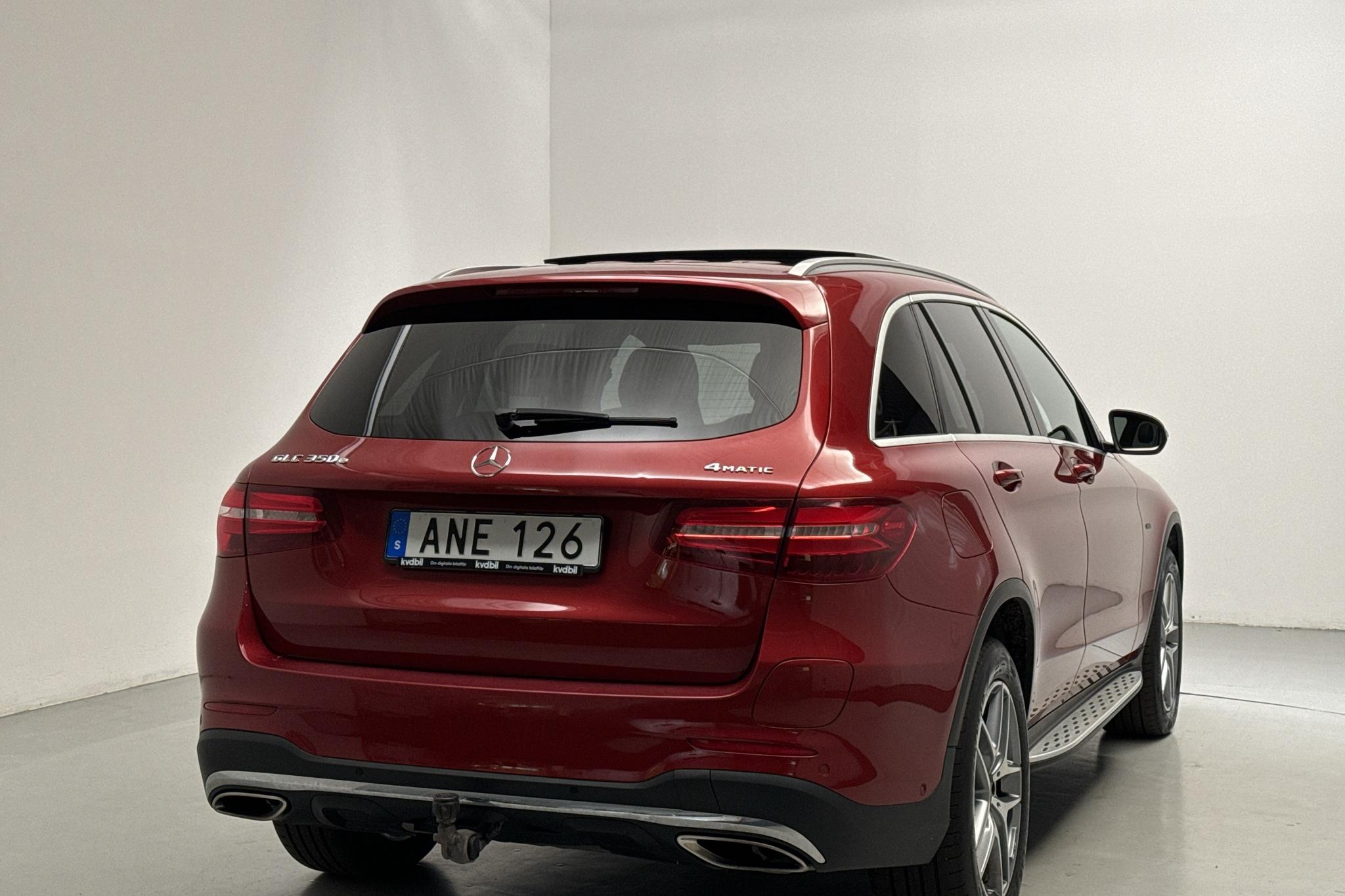 Mercedes GLC 350 e 4MATIC X253 (211hk) - 132 560 km - Automatyczna - czerwony - 2018