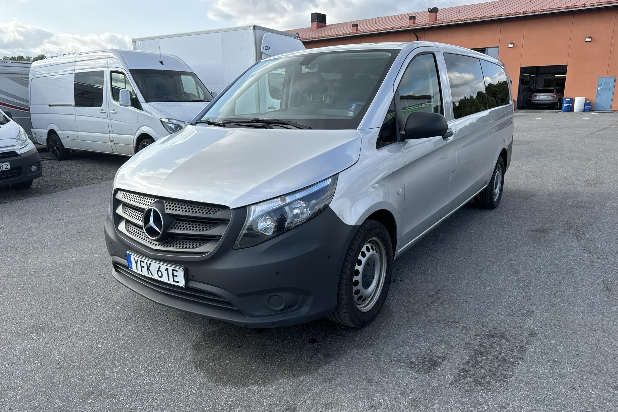 Mercedes Vito Tourer 116 CDI W640 (163hk) - 118 090 km - Automatyczna - srebro - 2020