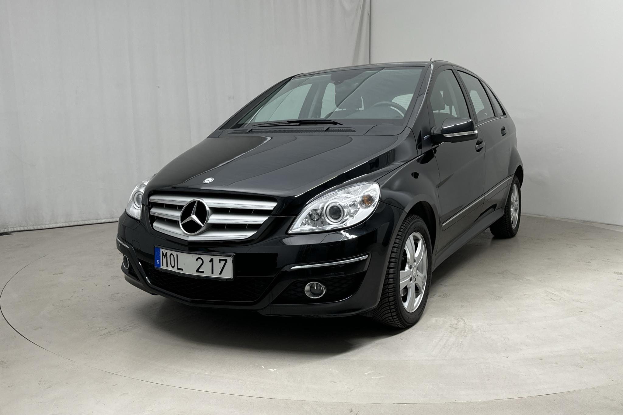 Mercedes B 180 NGT BlueEfficiency (116hk) - 57 800 km - Automatic - black - 2011