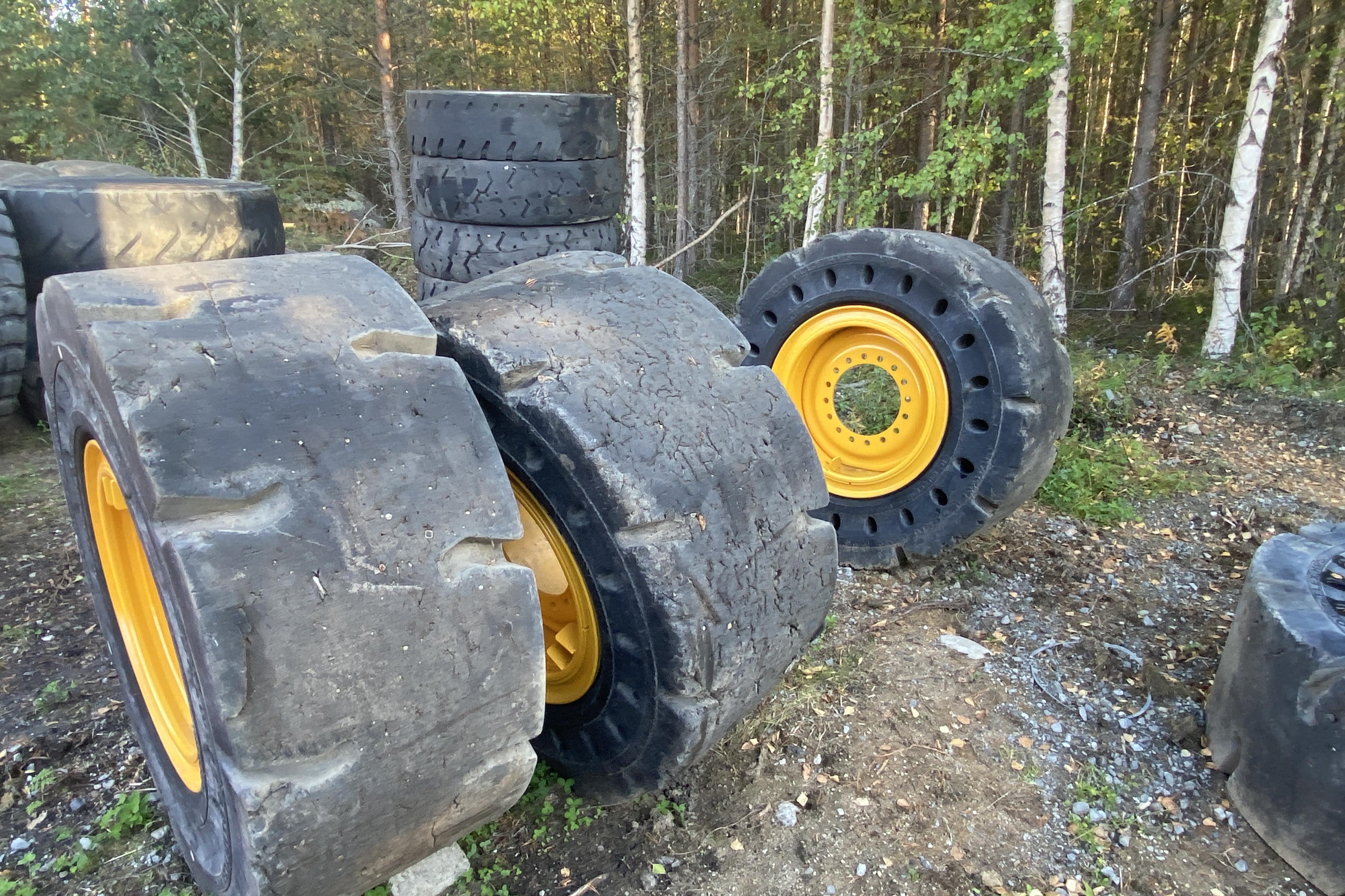 4 stycken helgjutna däck Volvo L70 - 0 km