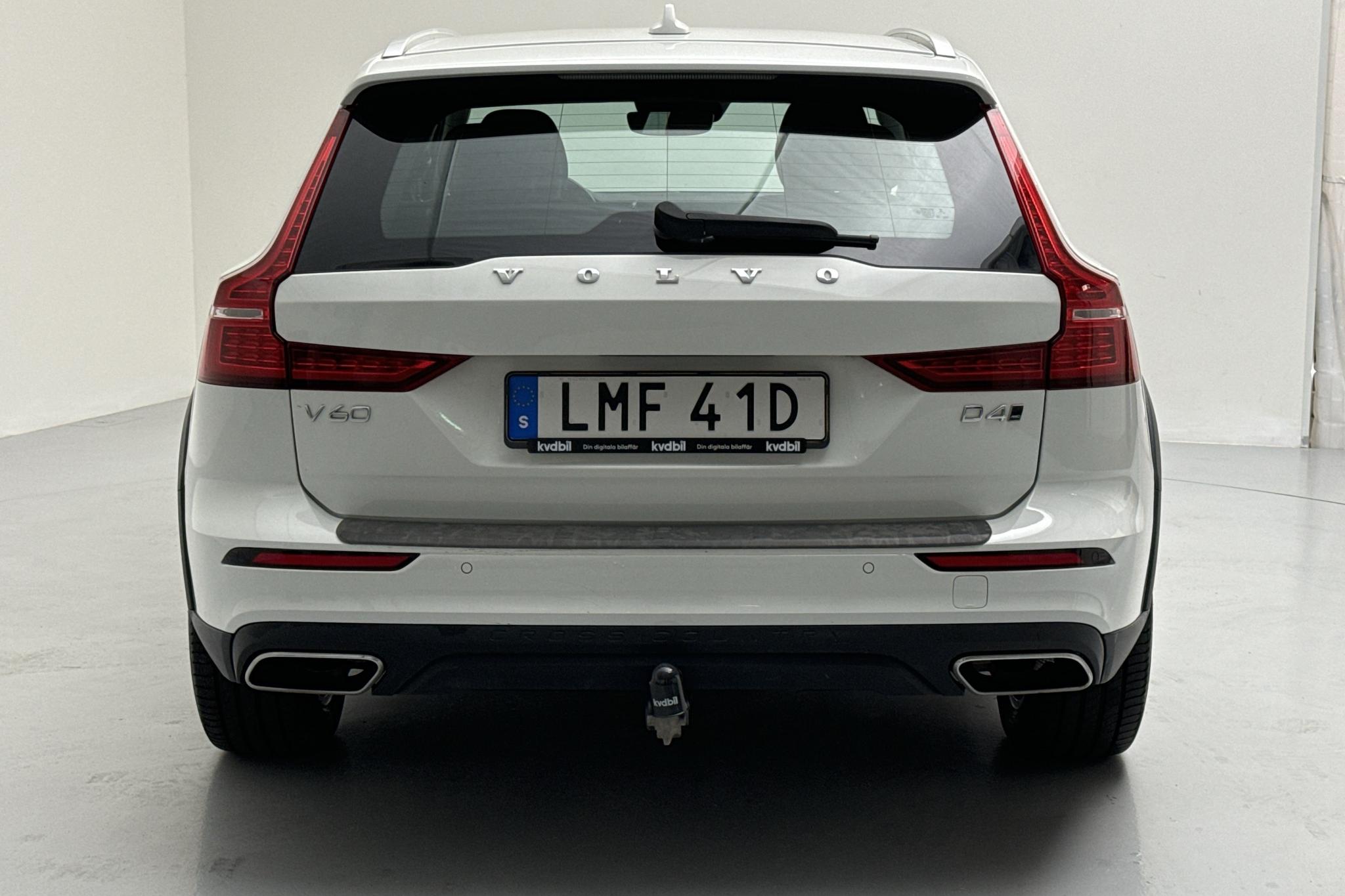 Volvo V60 D4 Cross Country AWD (190hk) - 117 360 km - Automatic - white - 2020