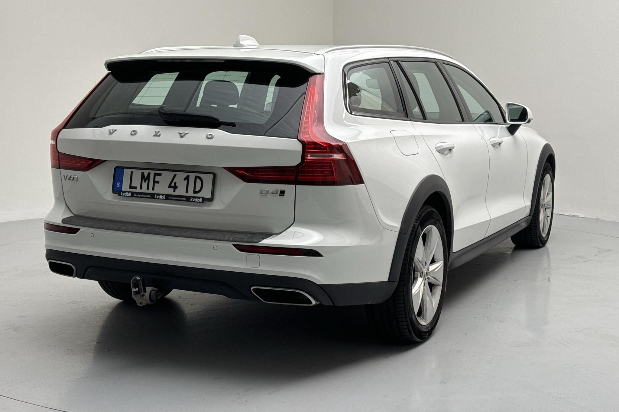 Volvo V60 D4 Cross Country AWD (190hk) - 117 360 km - Automatic - white - 2020