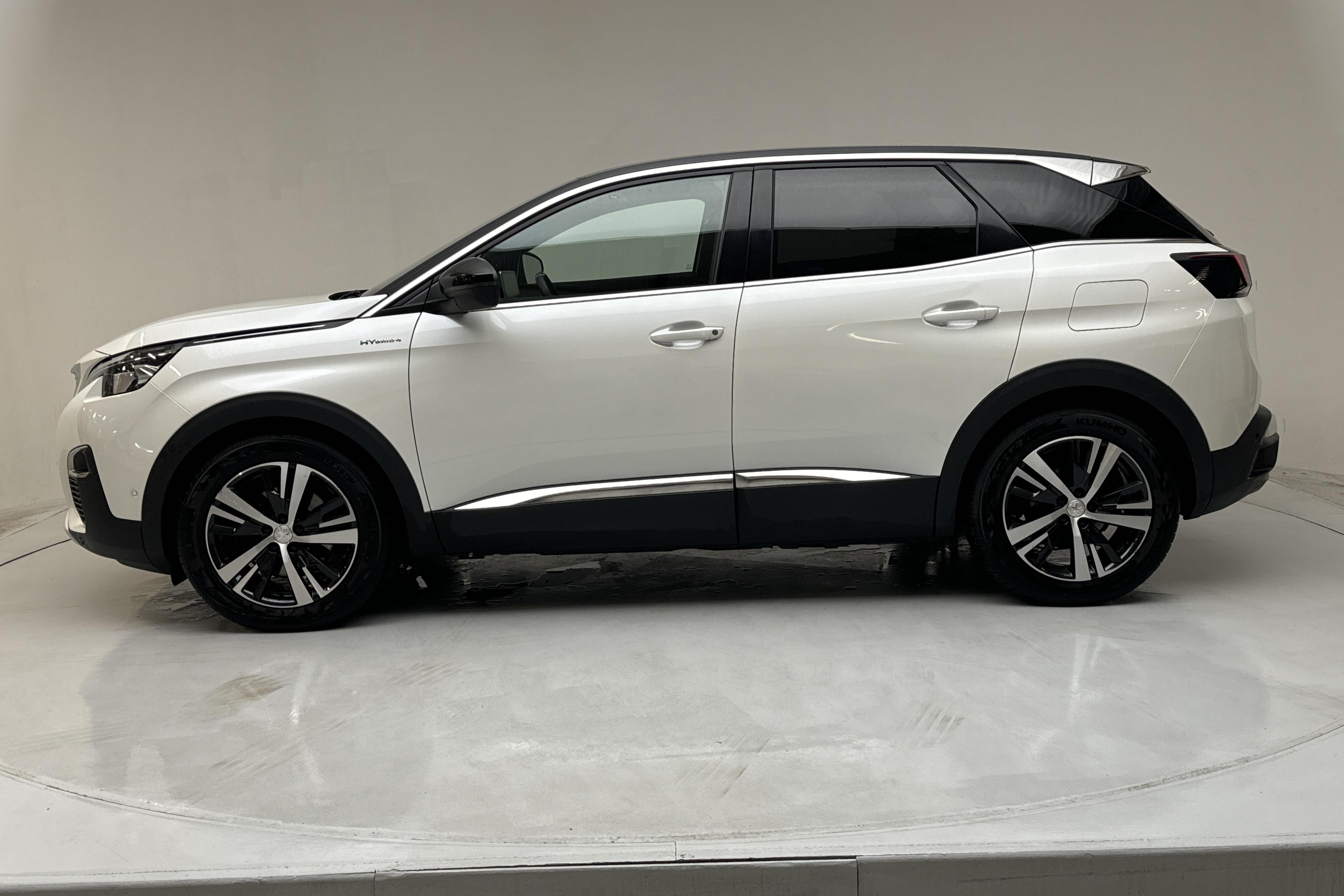 Peugeot 3008 1.6 Plug-in Hybrid 4 (300hk) - 10 383 mil - Automat - vit - 2020