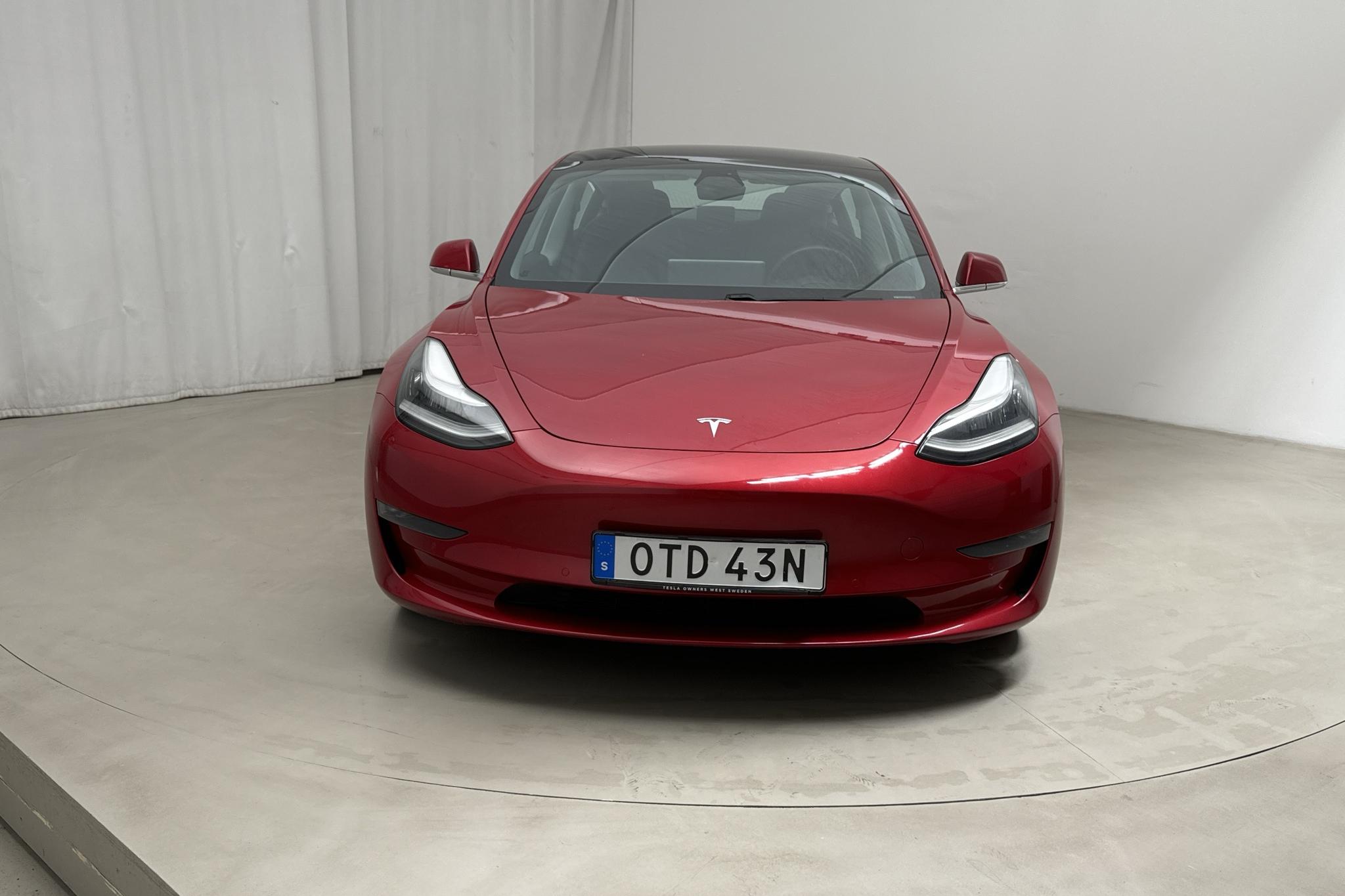 Tesla Model 3 Long Range Dual Motor AWD - 109 800 km - Manuaalinen - punainen - 2020