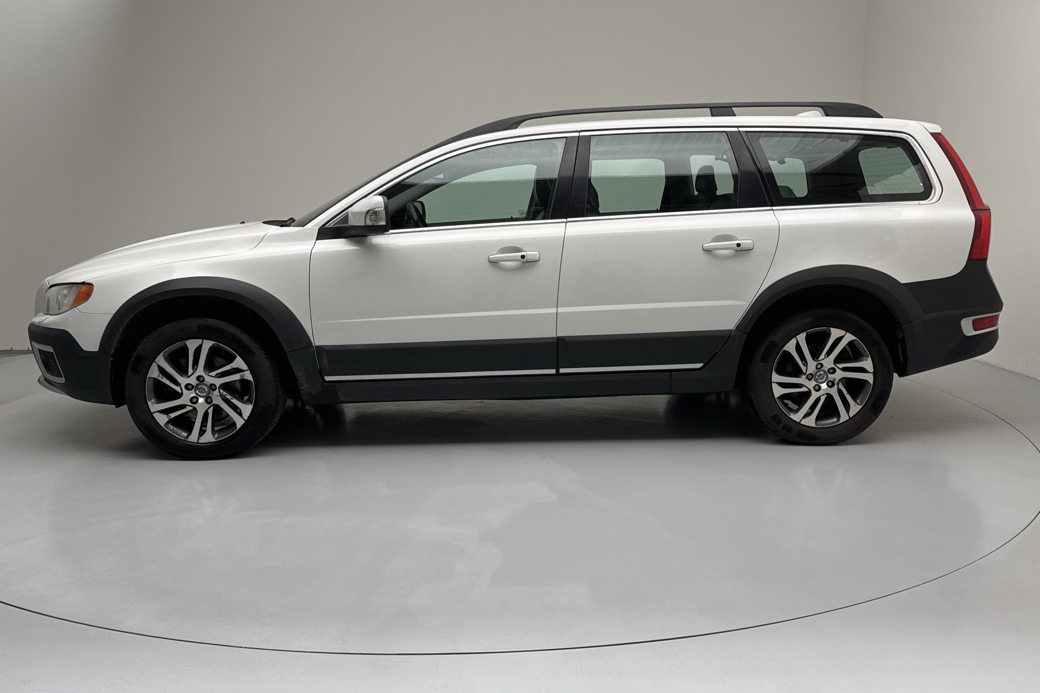 Volvo XC70 II D4 AWD (163hk) - 306 280 km - Automaatne - valge - 2013