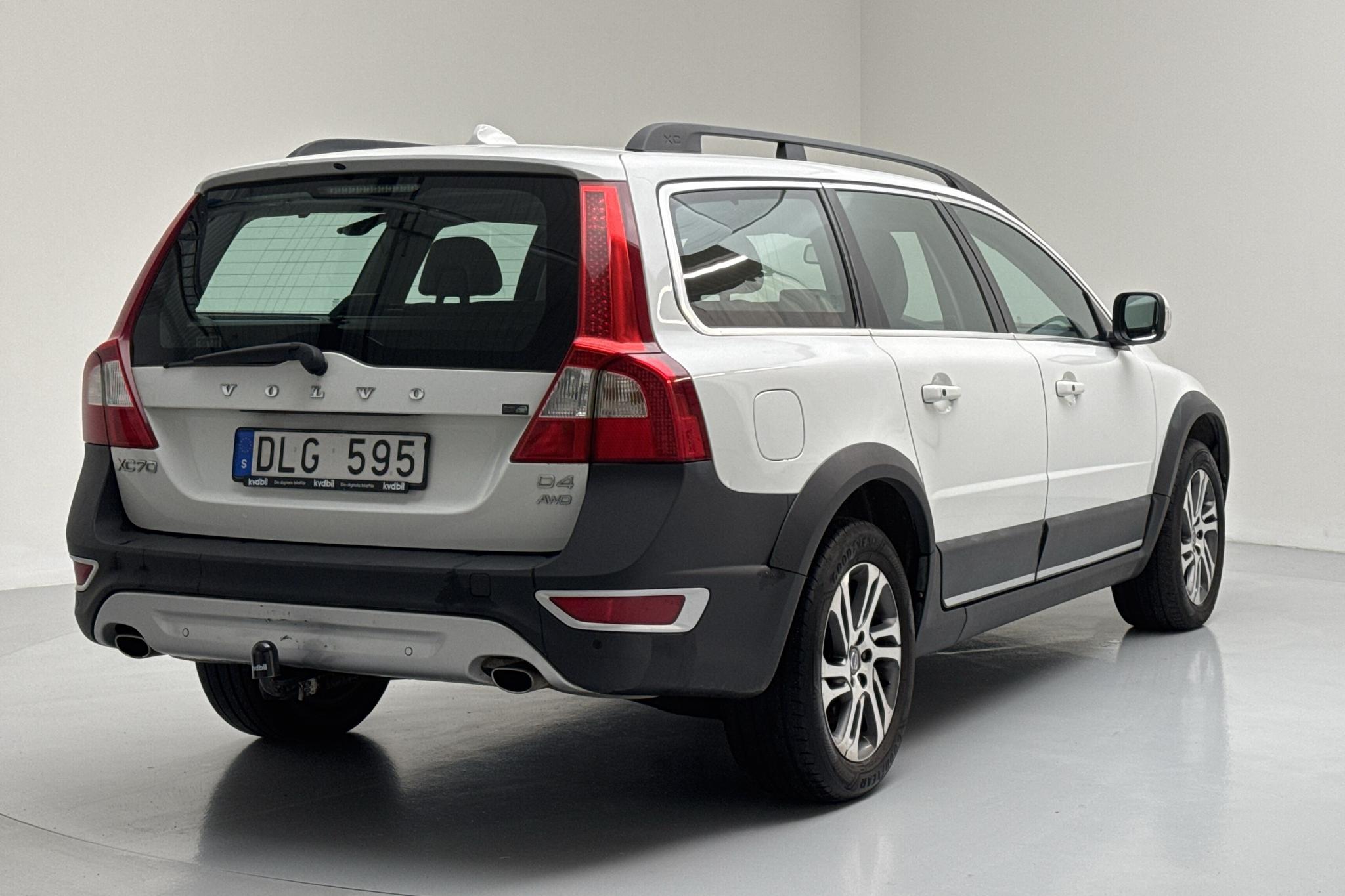 Volvo XC70 II D4 AWD (163hk) - 306 280 km - Automatic - white - 2013