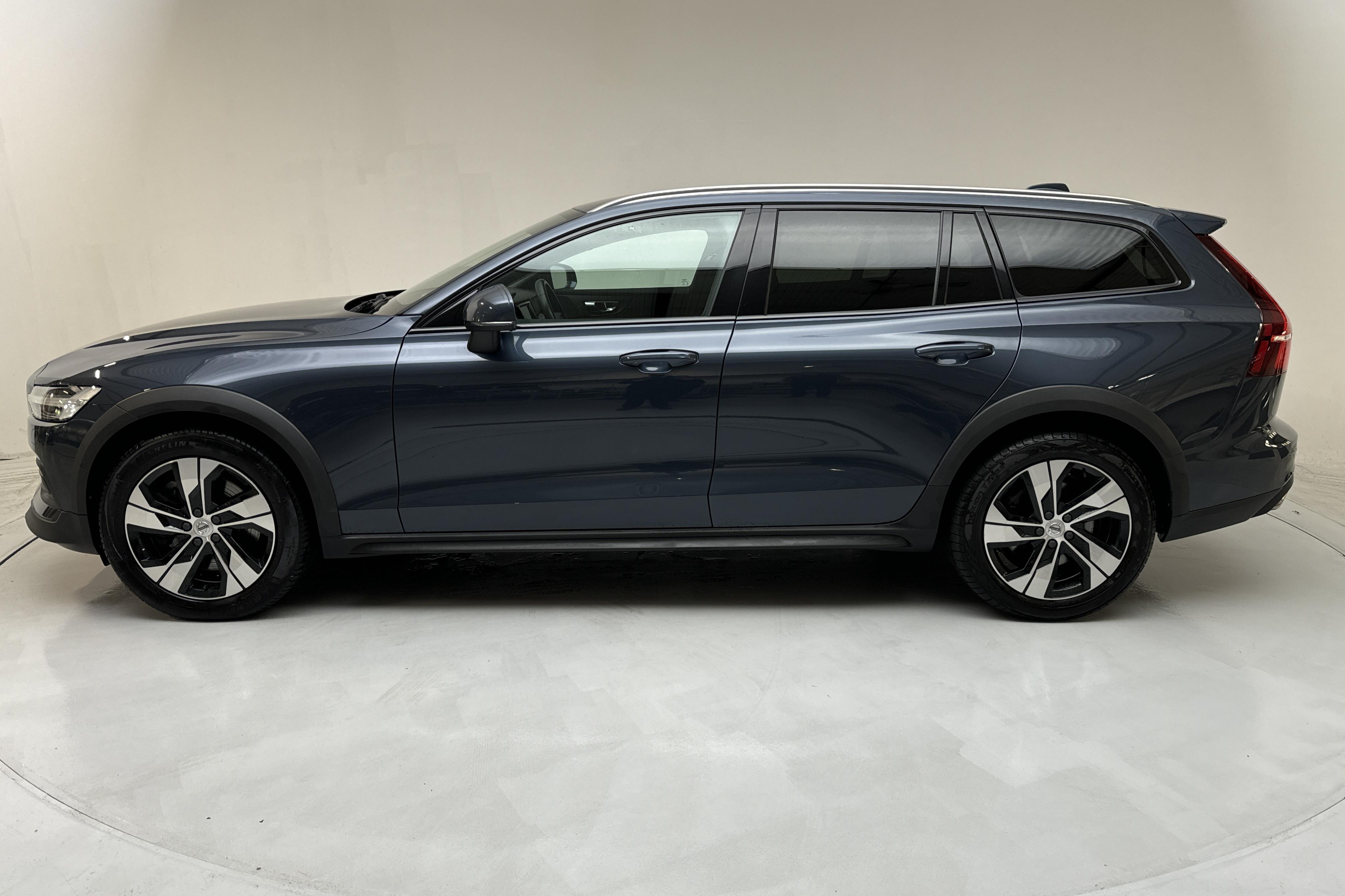 Volvo V60 B4 Cross Country AWD Mildhybrid, Diesel (197hk) - 121 620 km - Automaattinen - Dark Blue - 2022