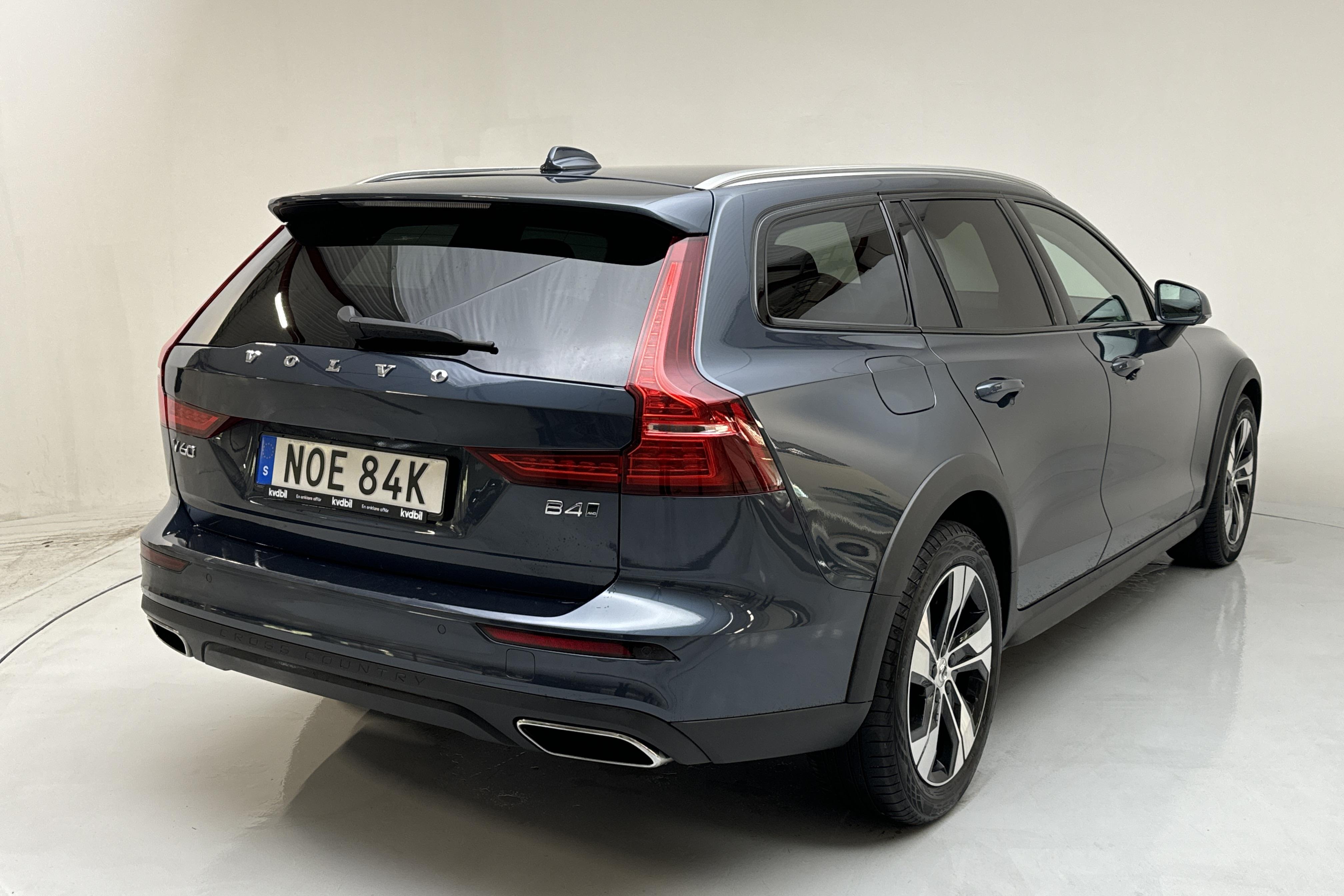 Volvo V60 B4 Cross Country AWD Mildhybrid, Diesel (197hk) - 12 162 mil - Automat - Dark Blue - 2022