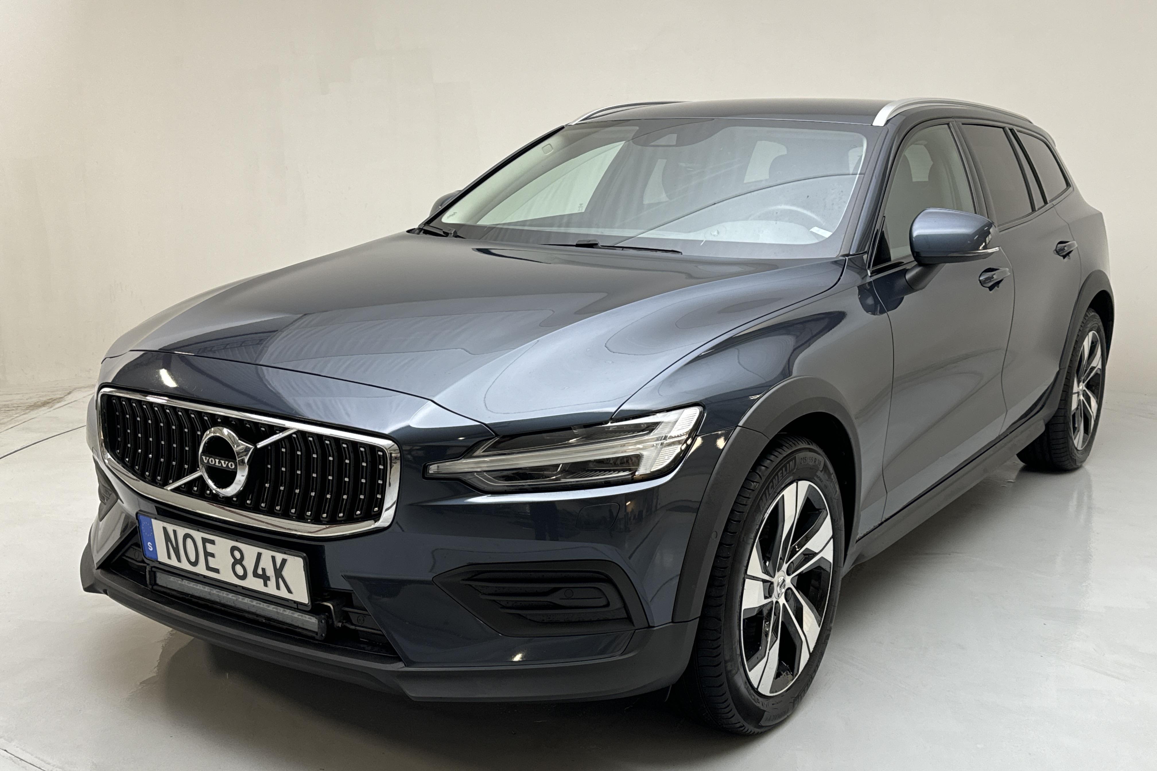 Volvo V60 B4 Cross Country AWD Mildhybrid, Diesel (197hk) - 121 620 km - Automaatne - Dark Blue - 2022