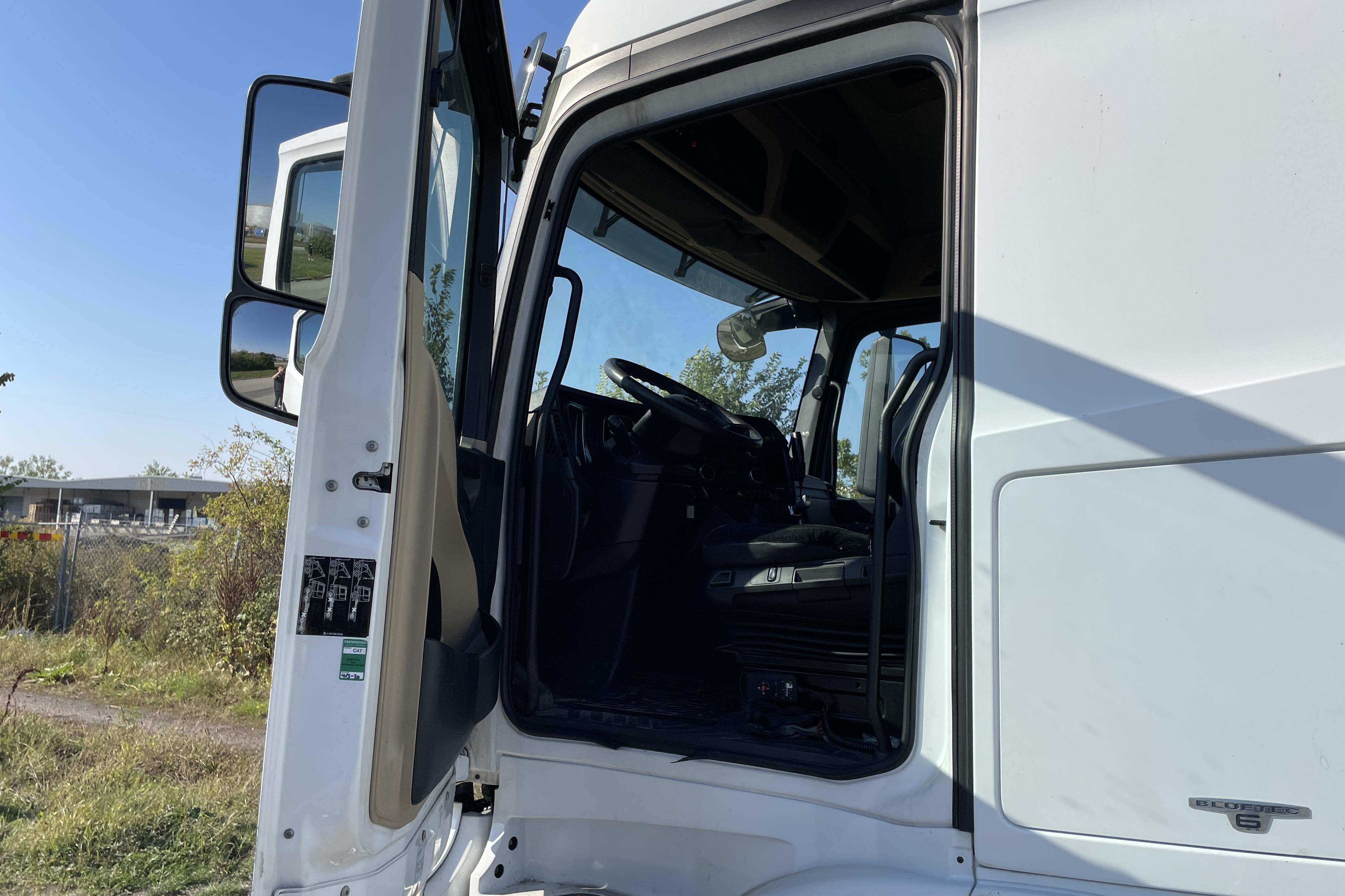 MERCEDES ACTROS - 561 582 km - Automatic - white - 2015