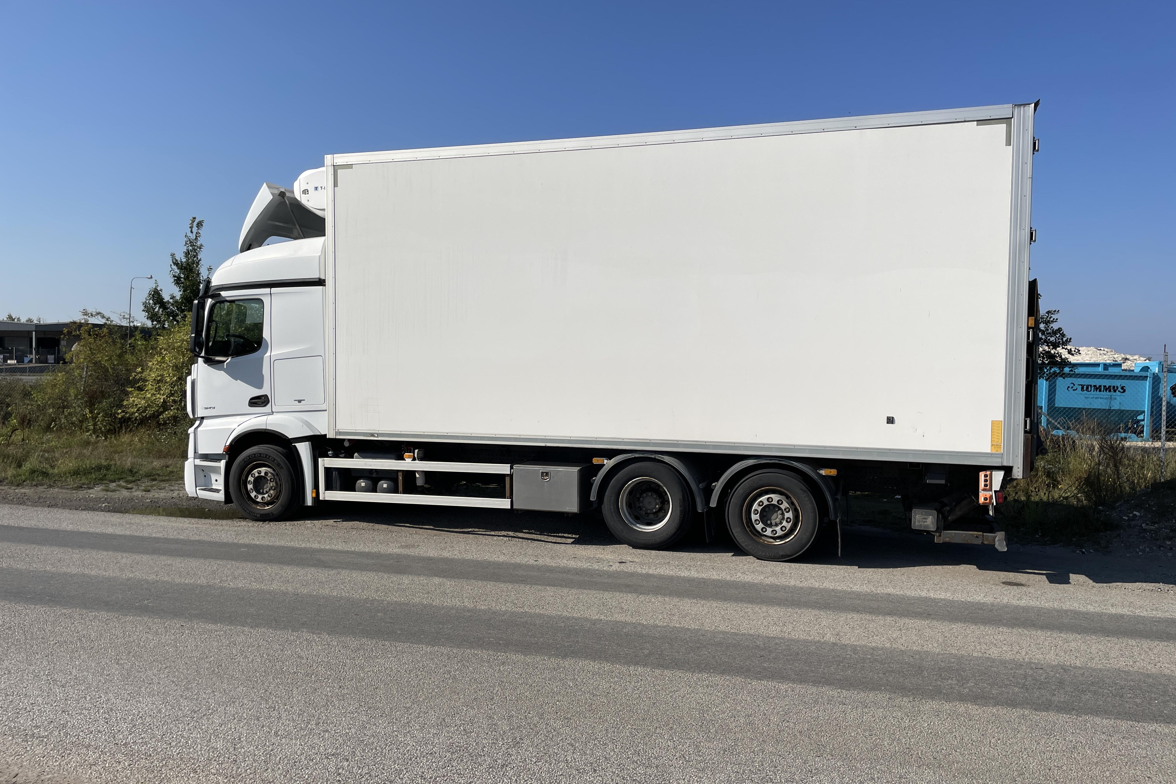 MERCEDES ACTROS - 561 582 km - Automatic - white - 2015