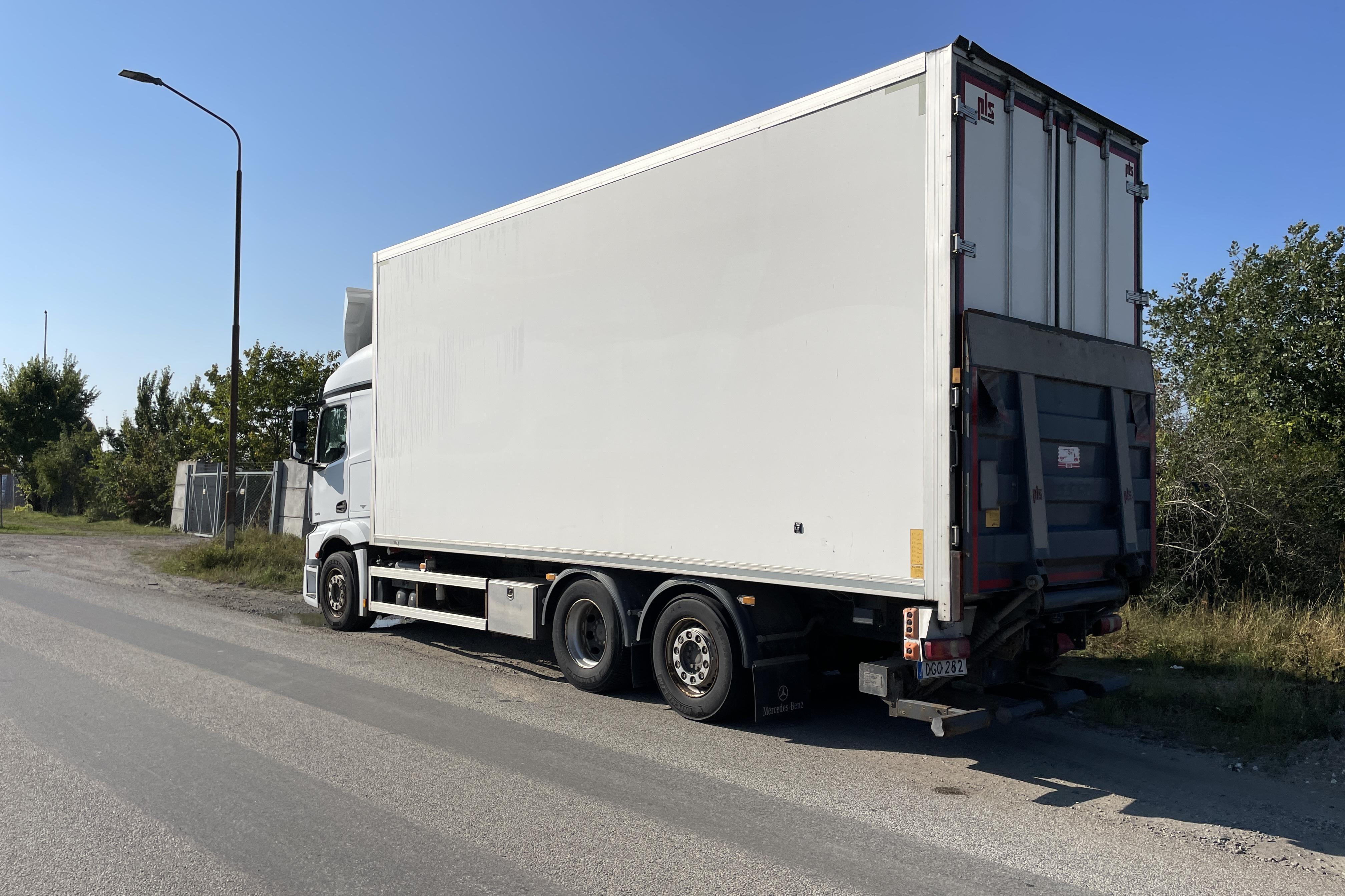 MERCEDES ACTROS - 561 582 km - Automatic - white - 2015