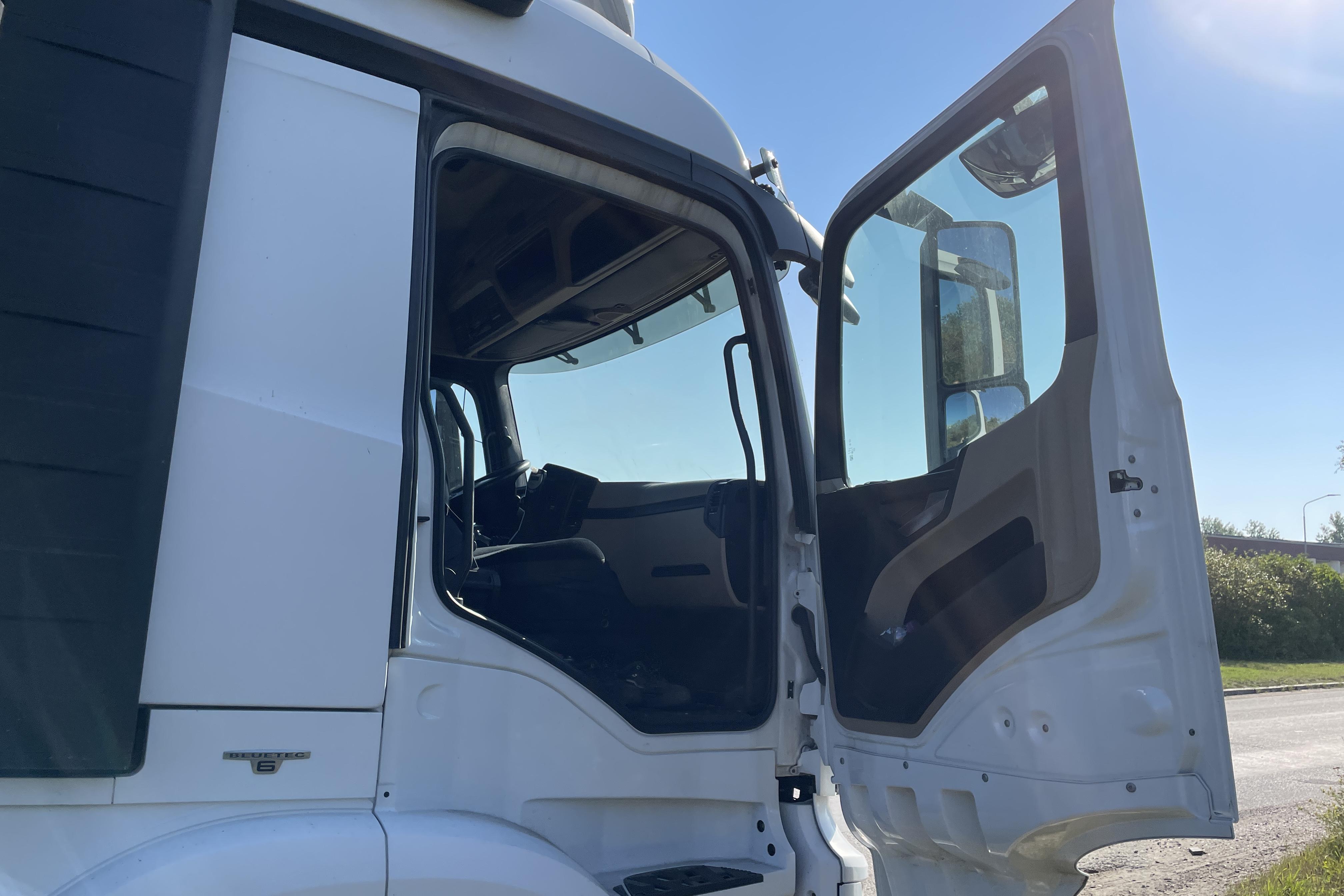 MERCEDES ACTROS - 561 582 km - Automat - vit - 2015