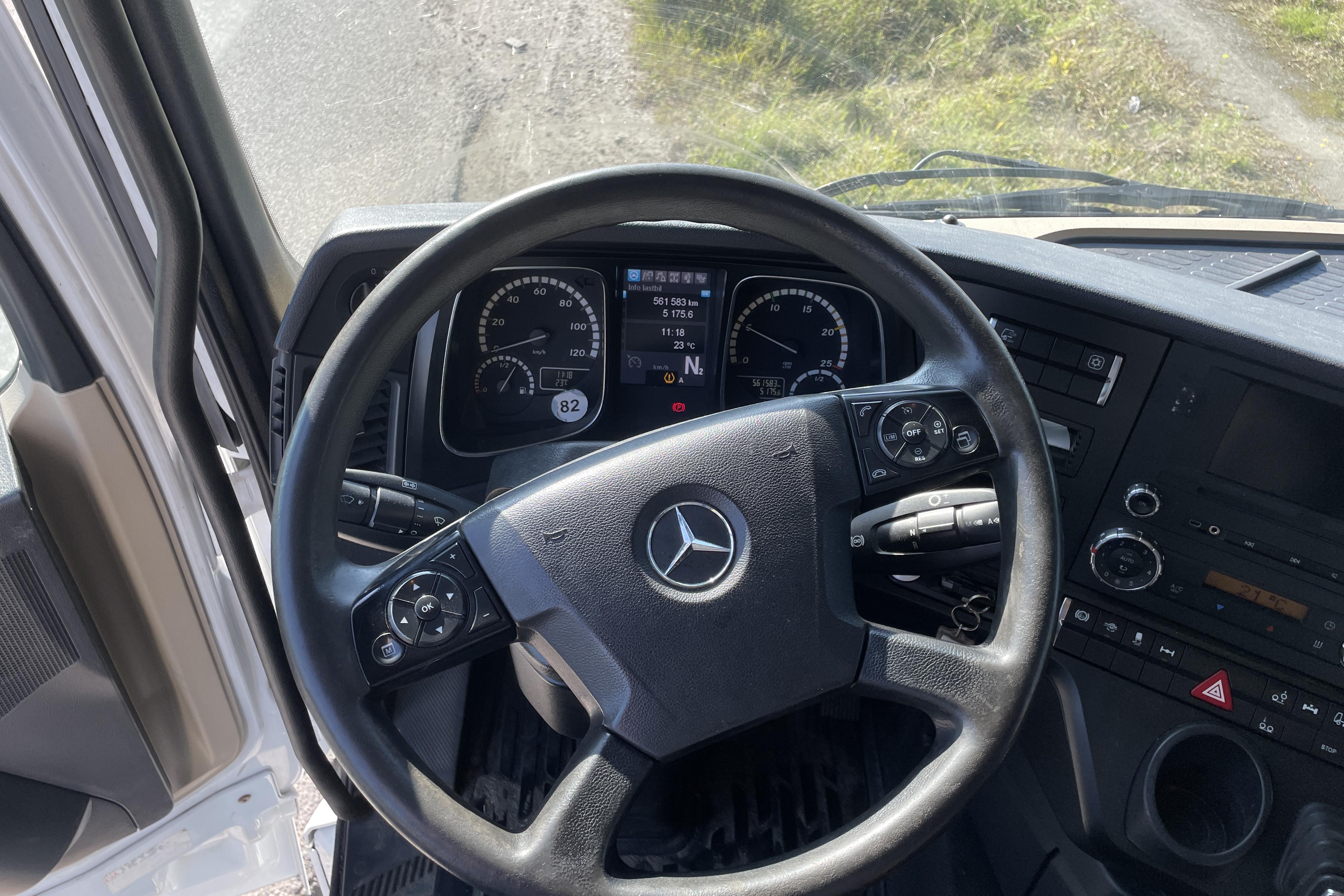 MERCEDES ACTROS - 561 582 km - Automatyczna - biały - 2015