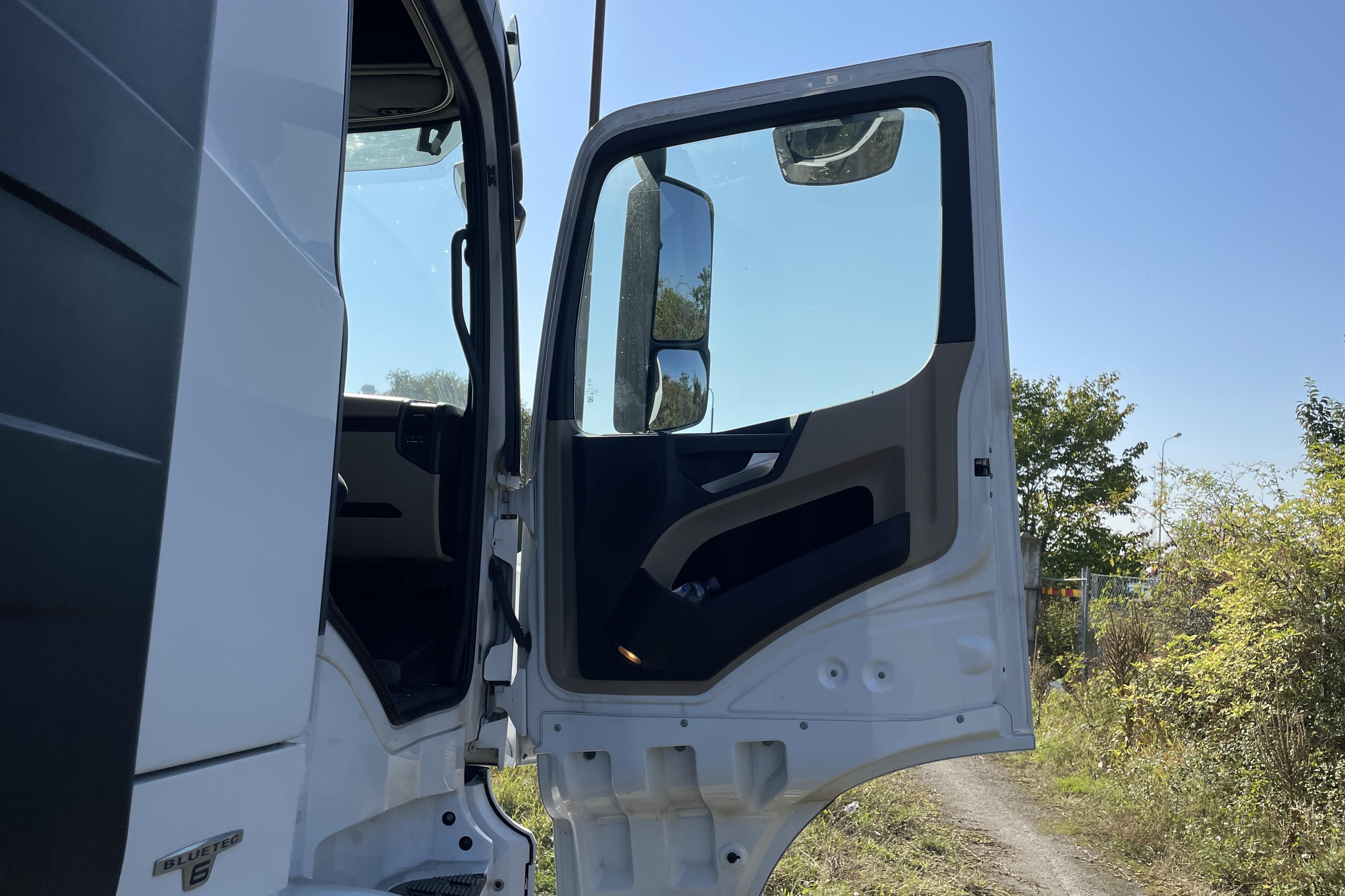 MERCEDES ACTROS - 561 582 km - Automatic - white - 2015