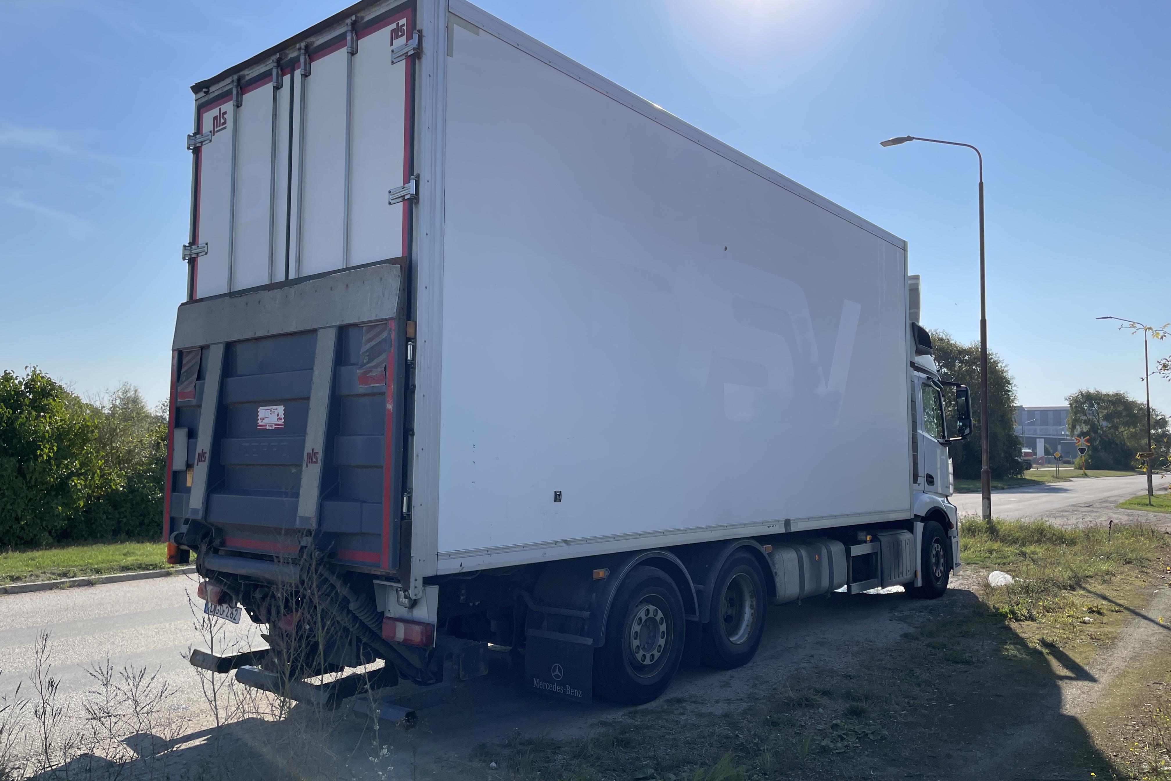 MERCEDES ACTROS - 561 582 km - Automatyczna - biały - 2015