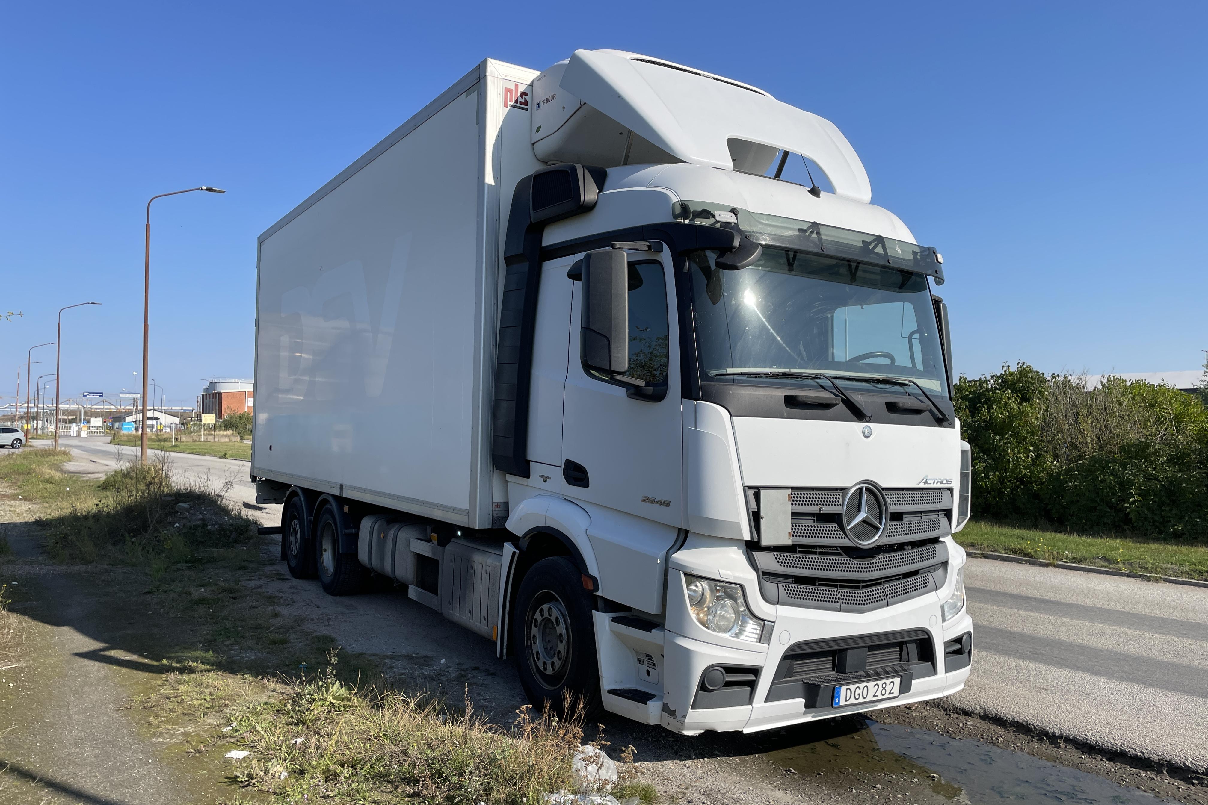 MERCEDES ACTROS - 561 582 km - Automatic - white - 2015