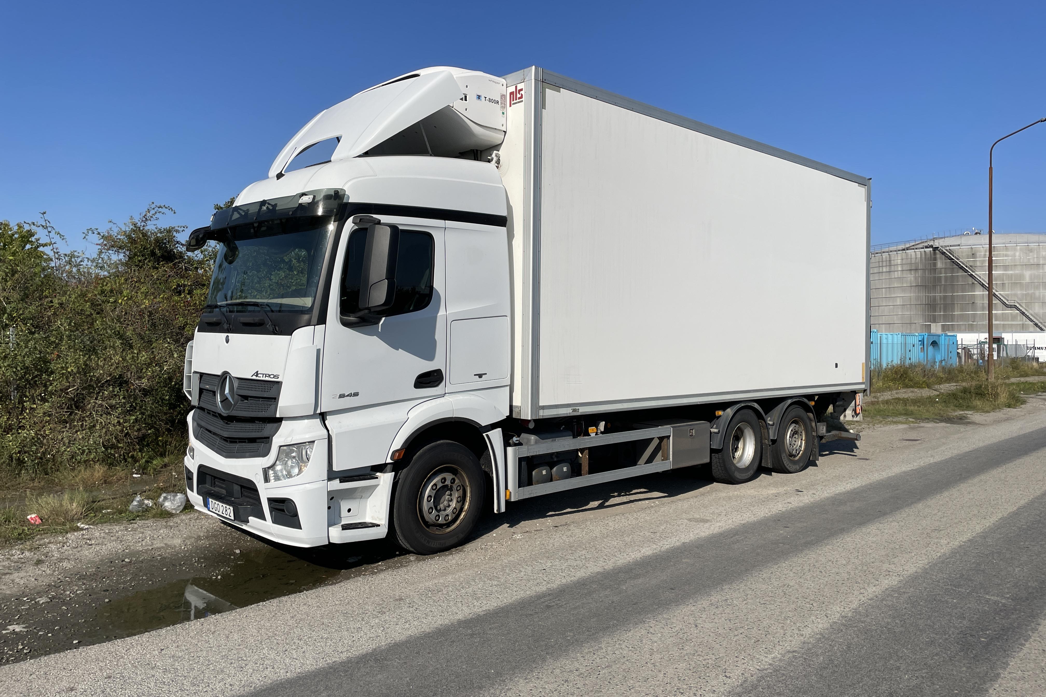 MERCEDES ACTROS - 561 582 km - Automatyczna - biały - 2015