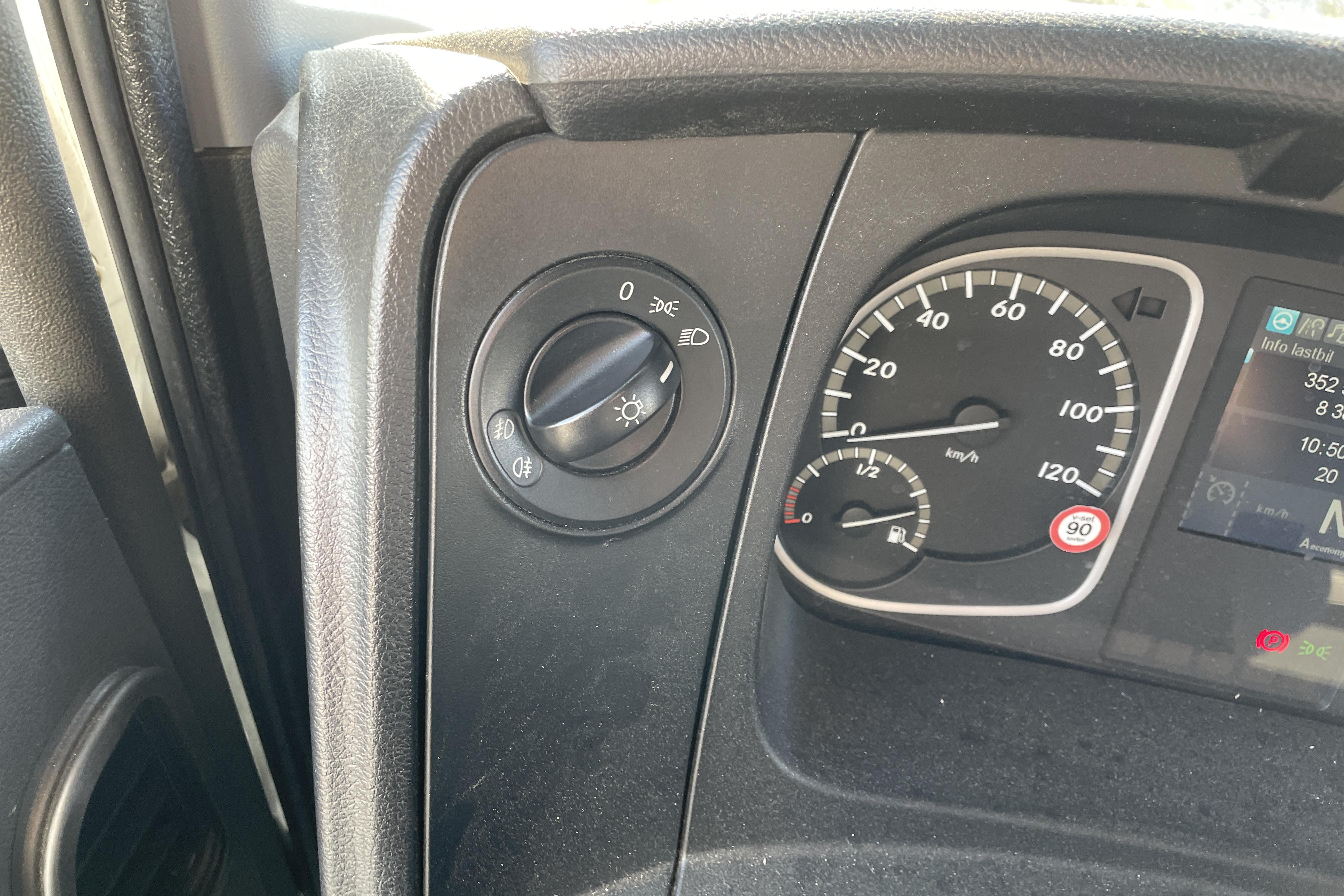 MERCEDES ATEGO 1223 - 352 547 km - Automat - vit - 2016