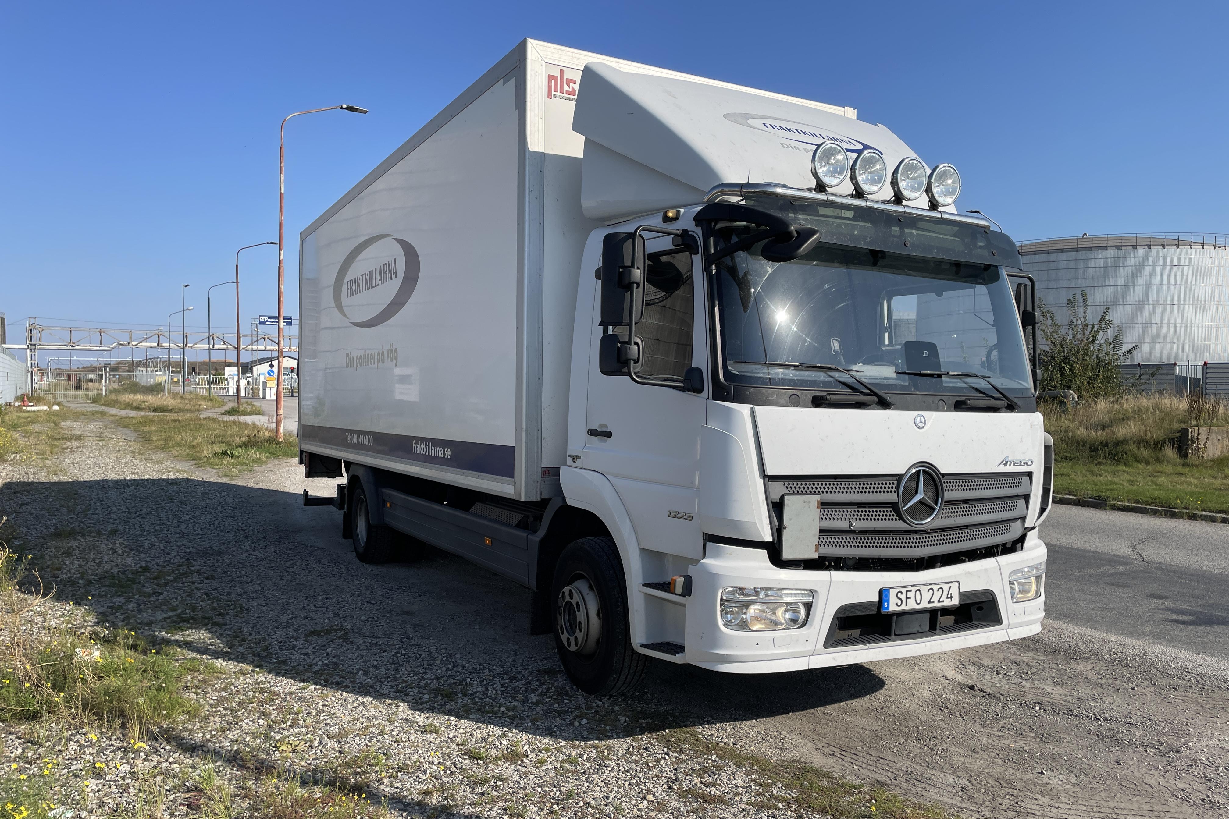 MERCEDES ATEGO 1223 - 352 547 km - Automatyczna - biały - 2016