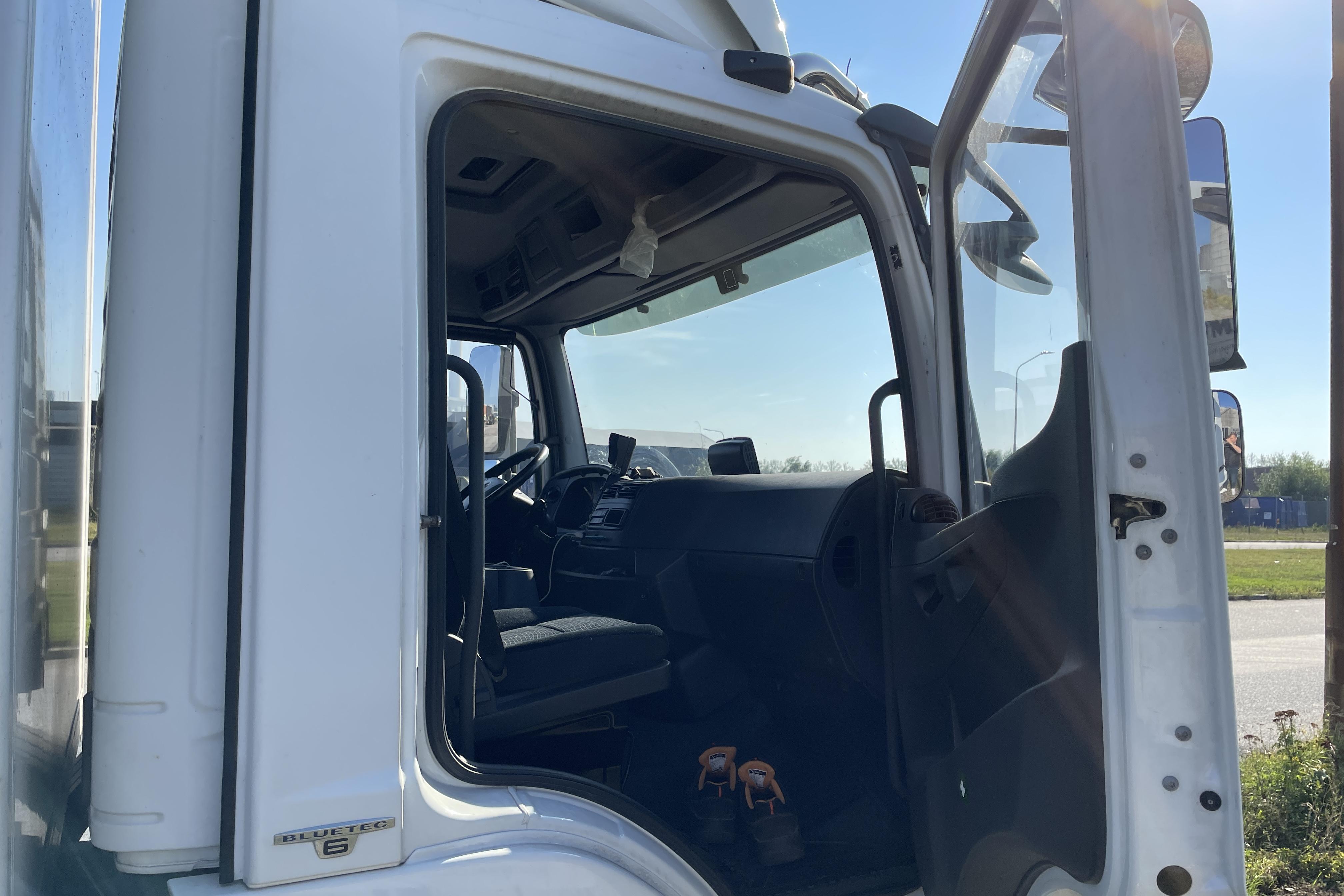 MERCEDES ATEGO 1223 - 352 547 km - Automat - vit - 2016