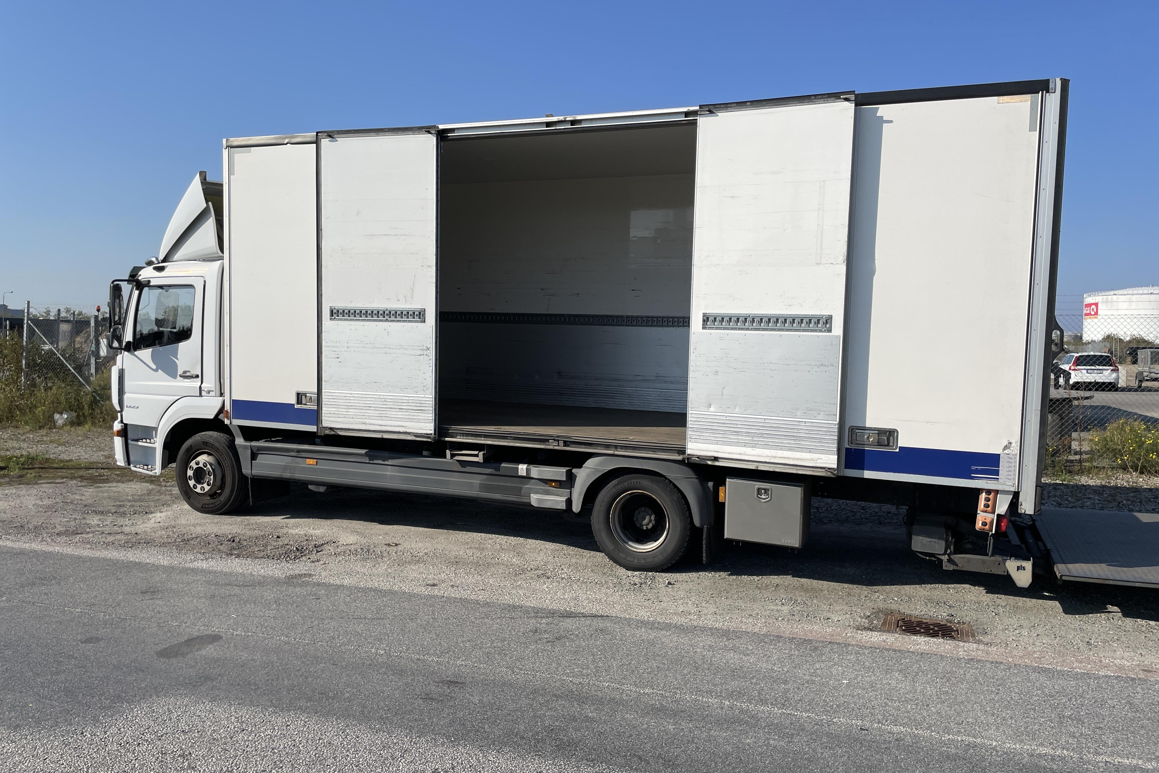 MERCEDES ATEGO 1223 - 352 547 km - Automatic - white - 2016