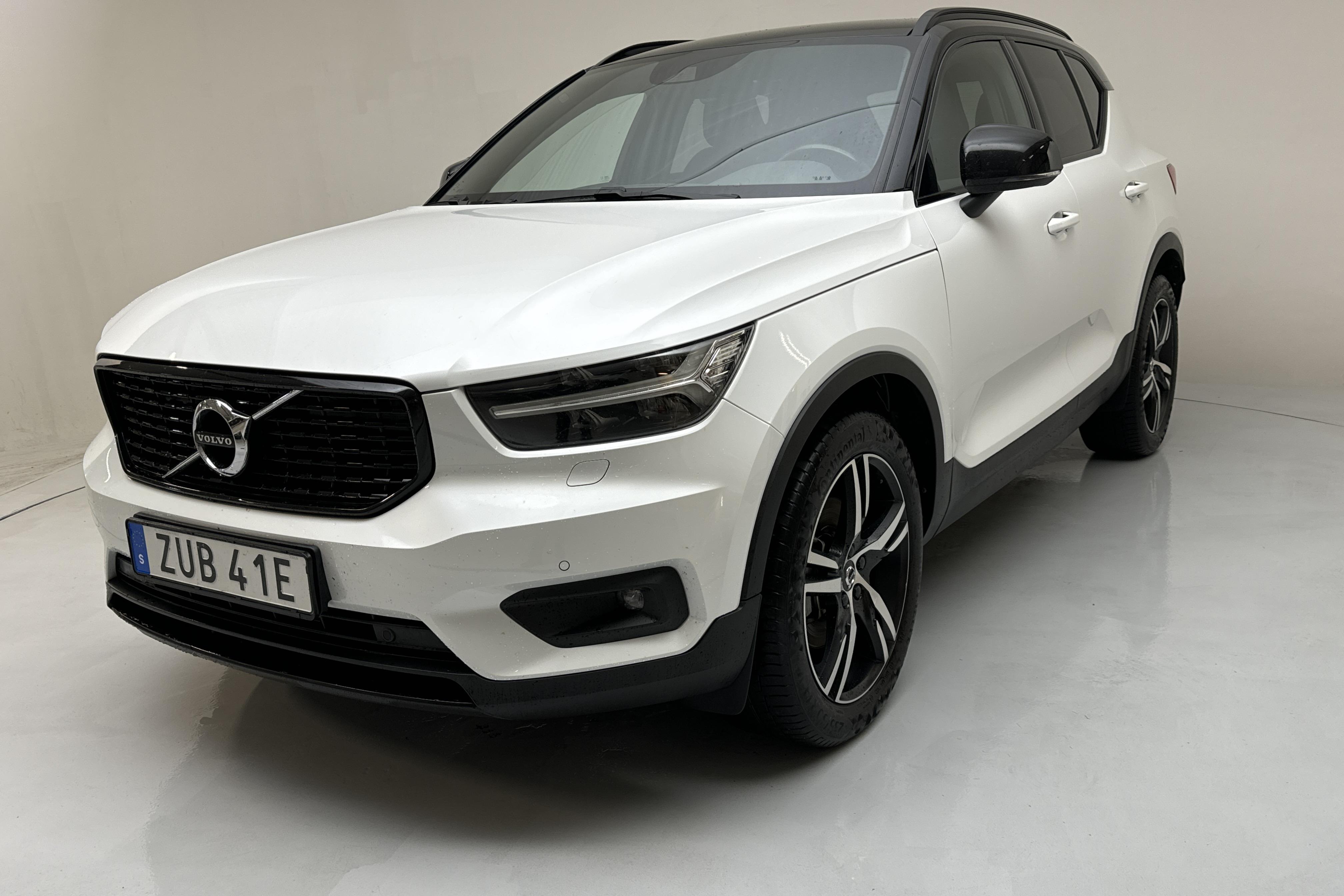 Volvo XC40 B4 AWD (197hk) - 9 818 mil - Automat - vit - 2021